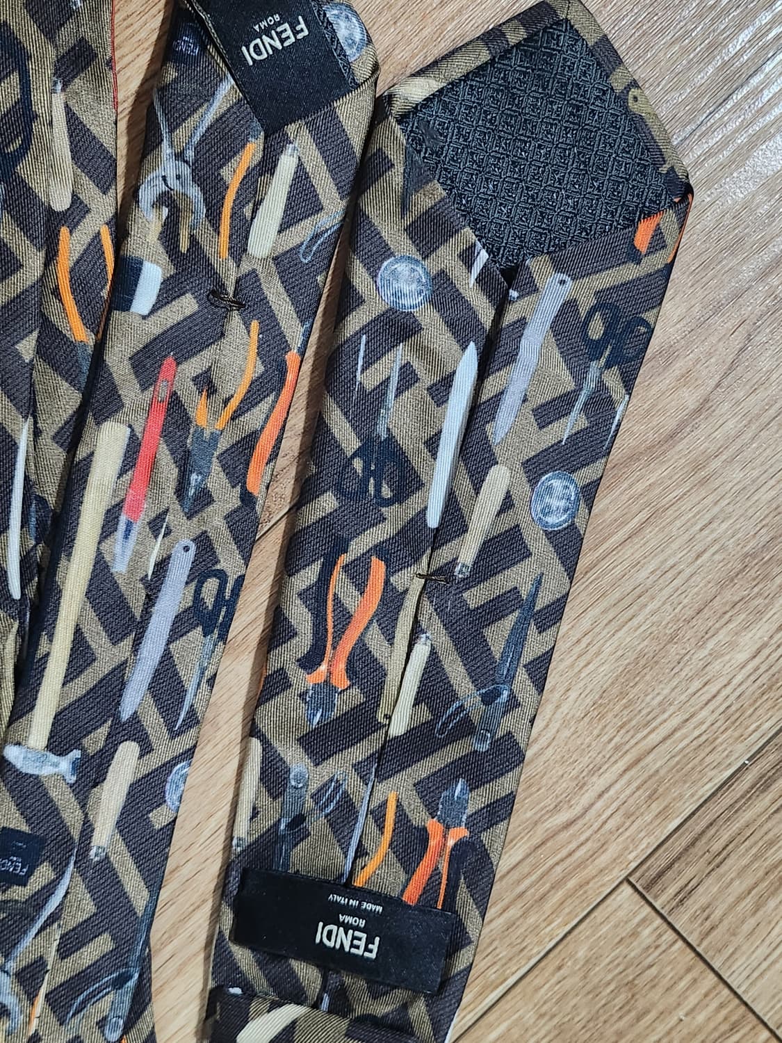 펜디 FF 툴 패턴 실크 넥타이 상품이미지4