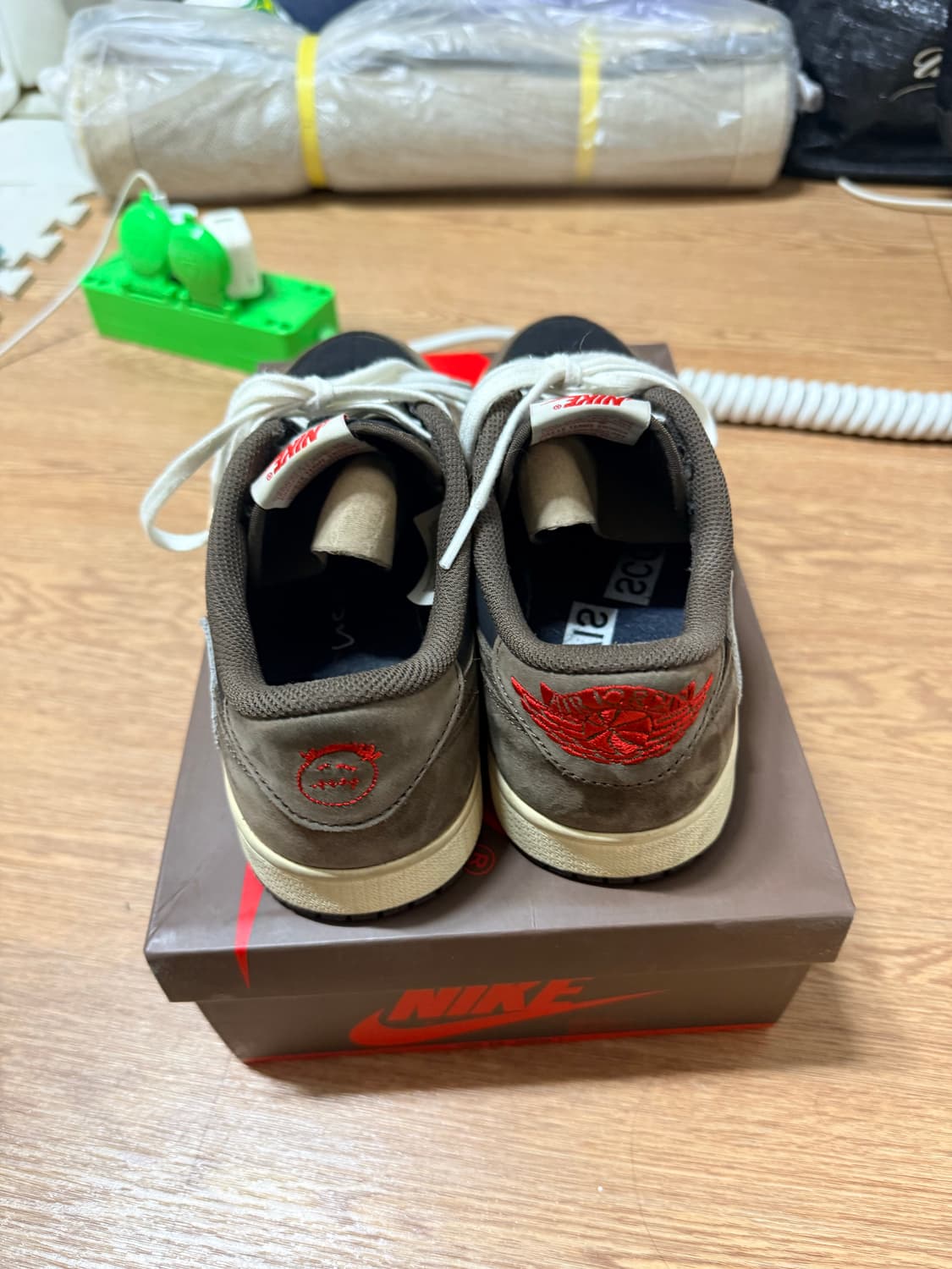 [255]조던 1 x 트래비스 스캇 레트로 로우 OG SP 모카 상품이미지3