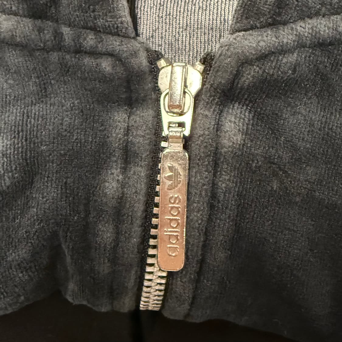 아디다스 블랙 벨벳 딱붙 후드집업 상품이미지5