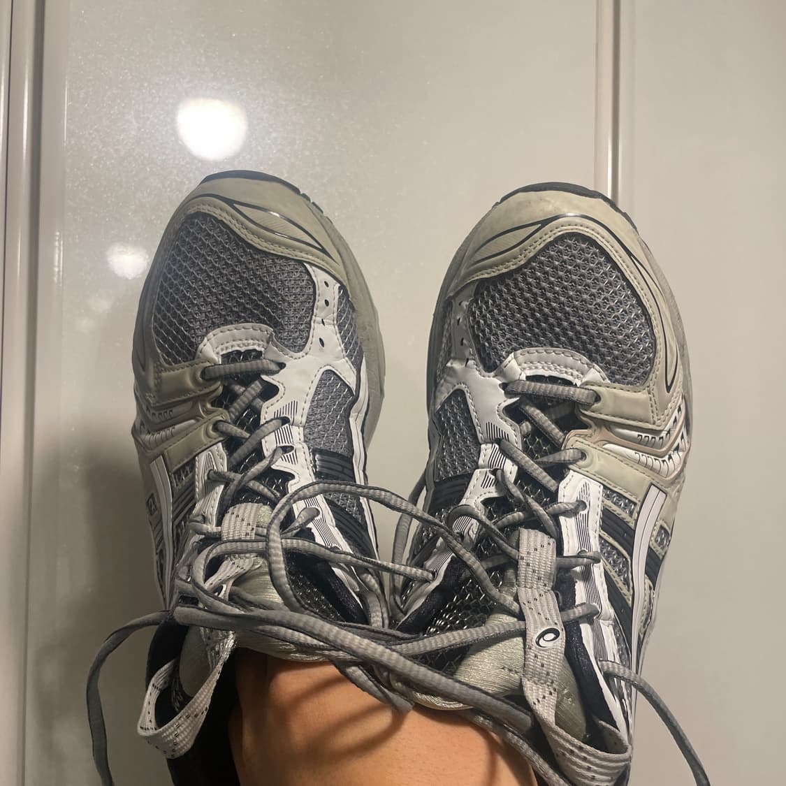 키코 아식스 젤카야노14 피그먼트그레이 280 상품이미지1