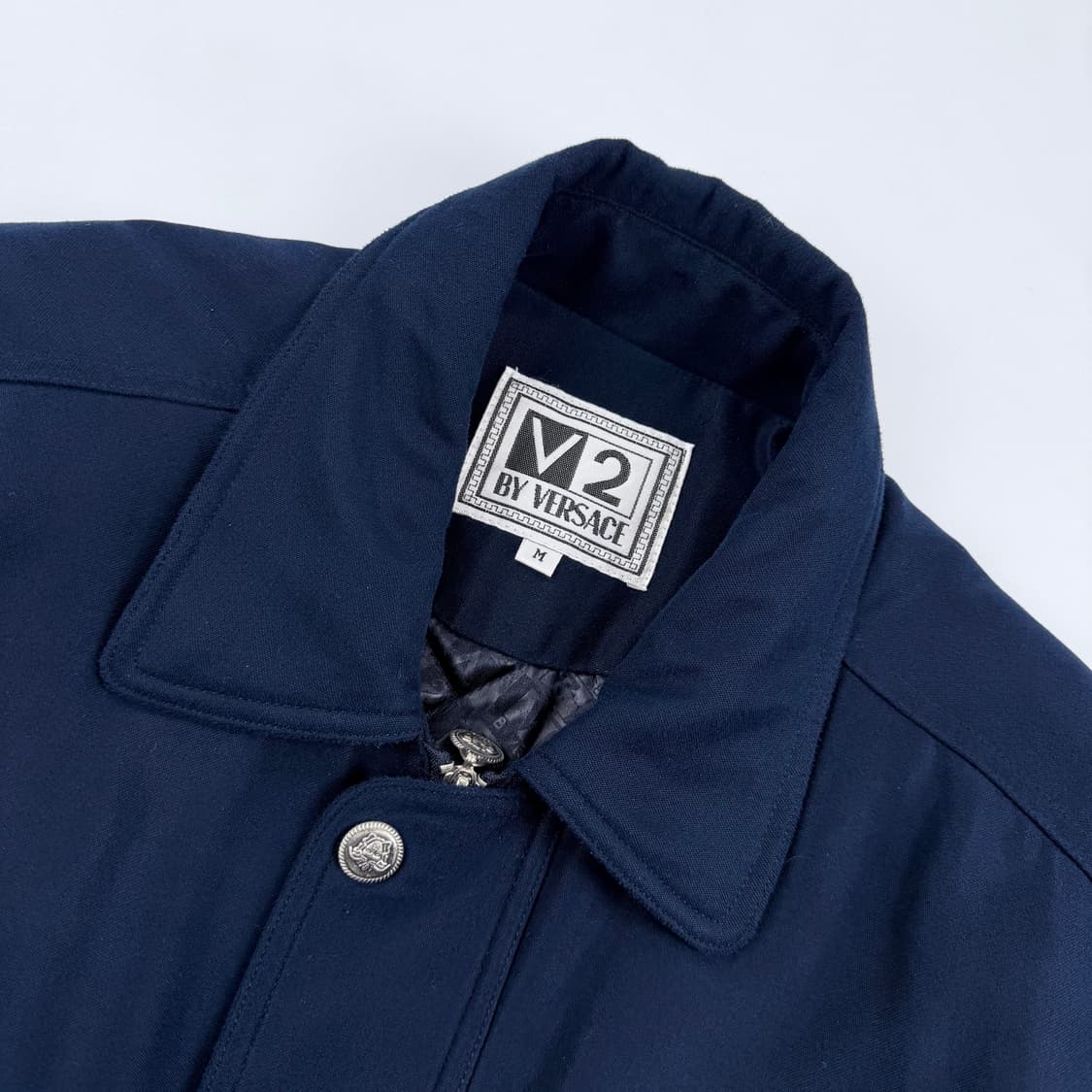 베르사체 V2 메두사인장 봄버 자켓 상품이미지5