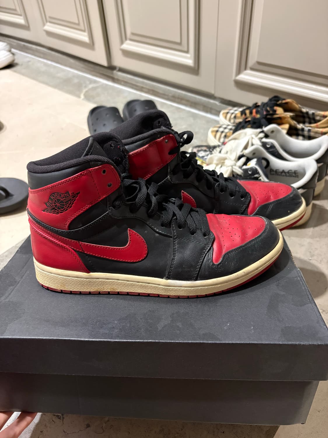 조던1 브레드 미드 63득점 기념 한정 동봉판 상품이미지3