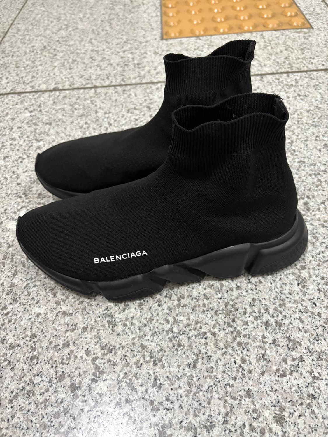 발렌시아가 스피드러너 올검 상품이미지3