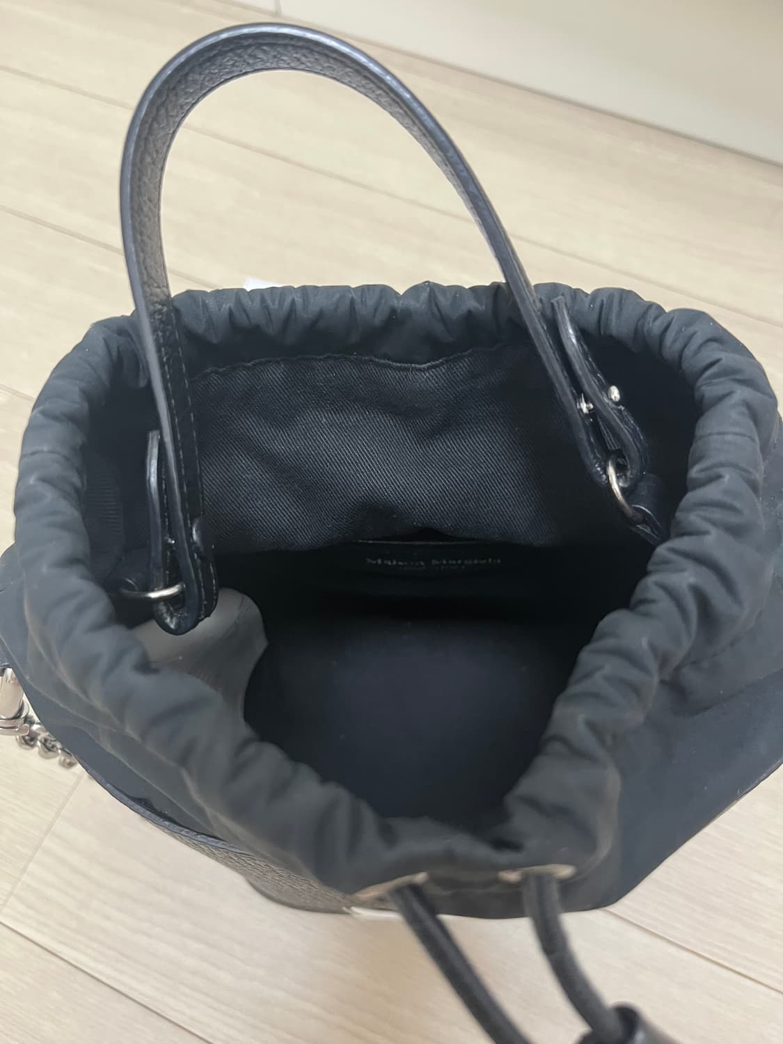 메종 마르지엘라 5AC 버킷백 블랙 상품이미지2