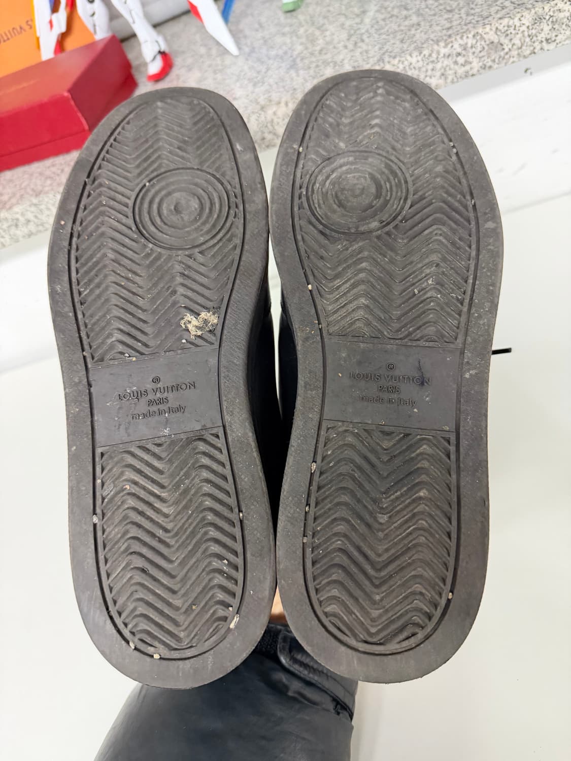 정품) 루이비통 리볼리 모노그램 스니커즈 6.5(260) 상품이미지10