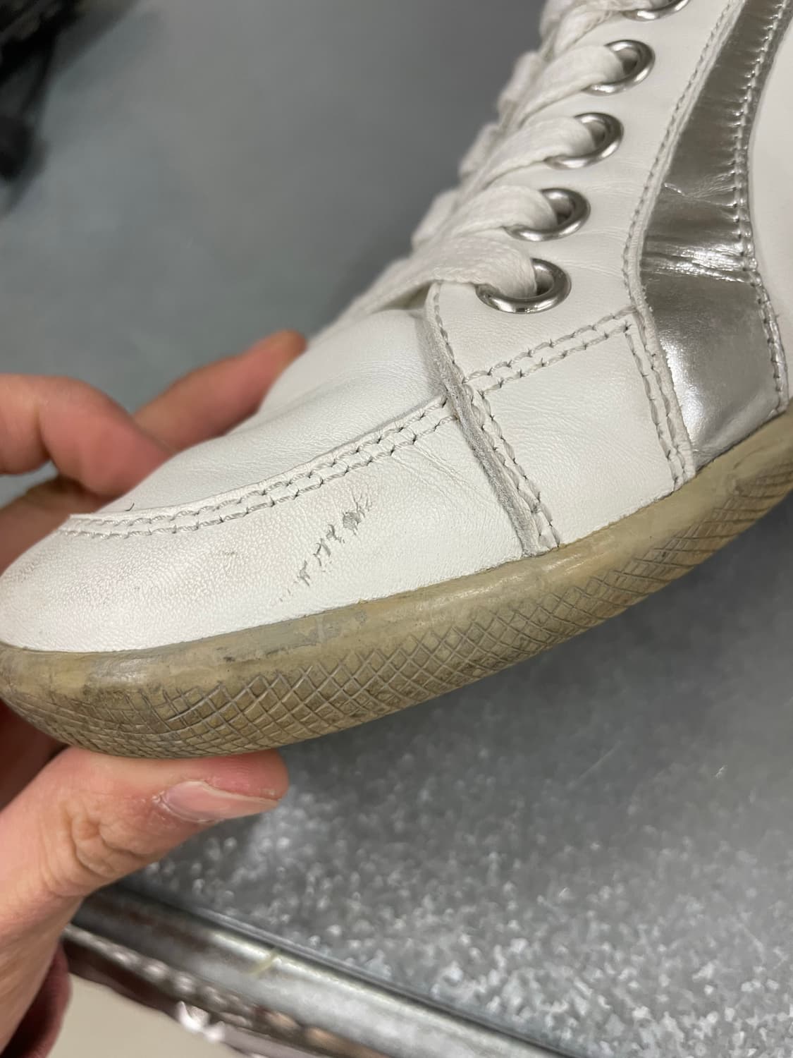 프라다 레더 스니커즈 화이트 7 상품이미지9