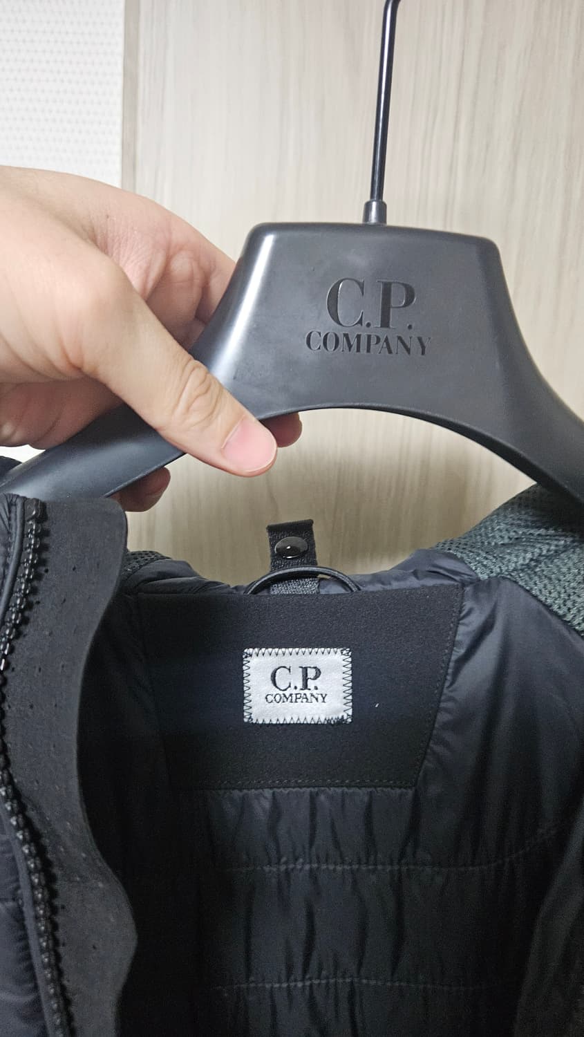CP컴퍼니 소프트쉘 고글 패딩조끼 상품이미지5