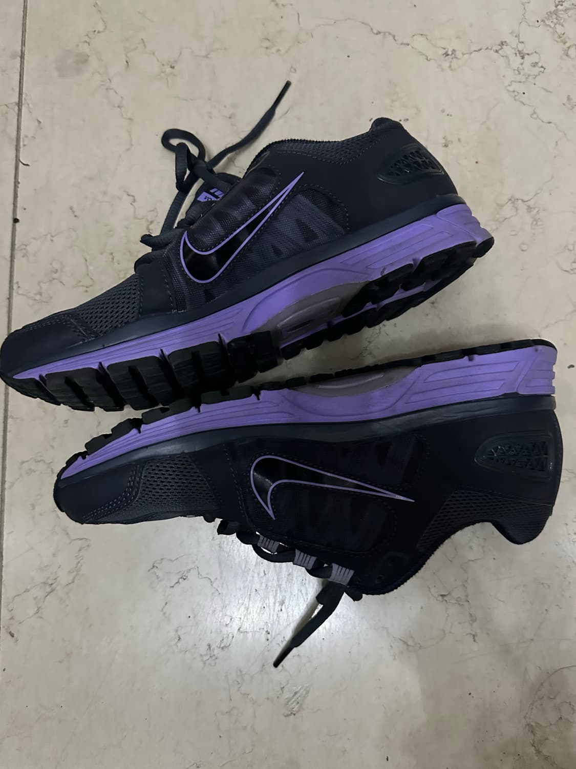 새상품) 나이키 VOMERO 7 여성 정품 런닝화 235mm 상품이미지4