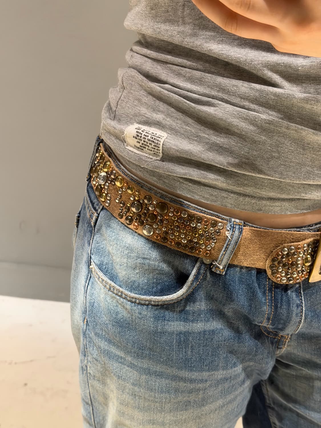 back embroied detail pocket t-shirt 상품이미지4