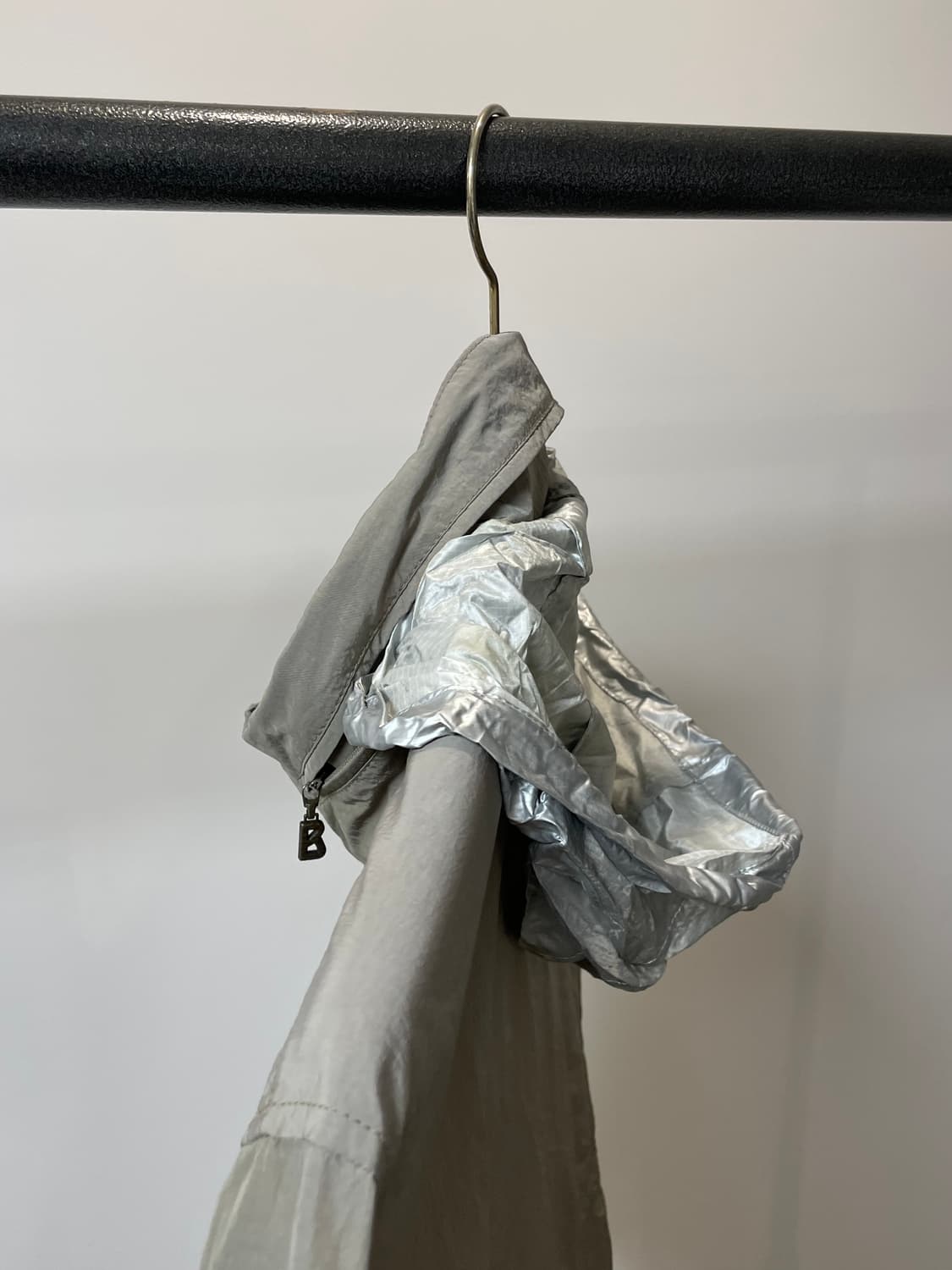 (100) bogner 보그너 히든 후드 메탈릭 바람막이 상품이미지3