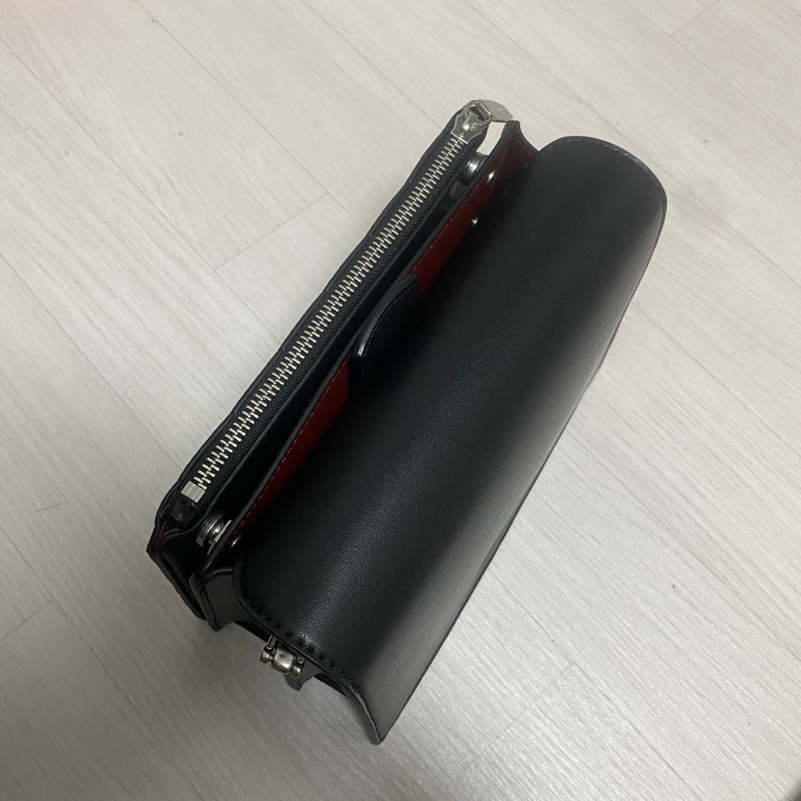 찰스앤키스 블랙 크로스백 상품이미지5