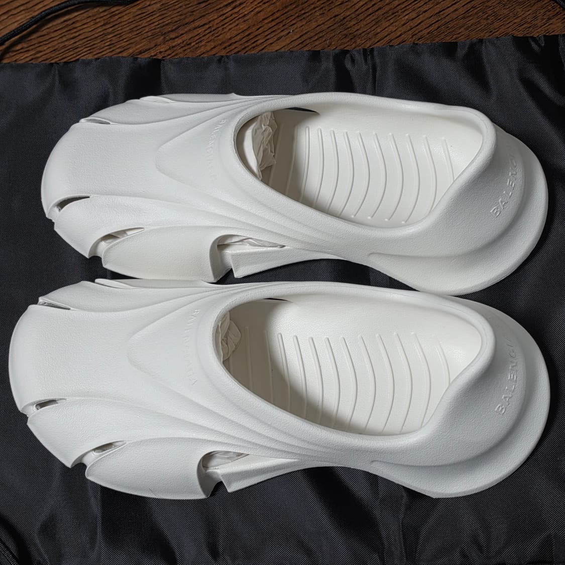 발렌시아가 몰드 클로즈드 EU42사이즈 새제품 상품이미지4