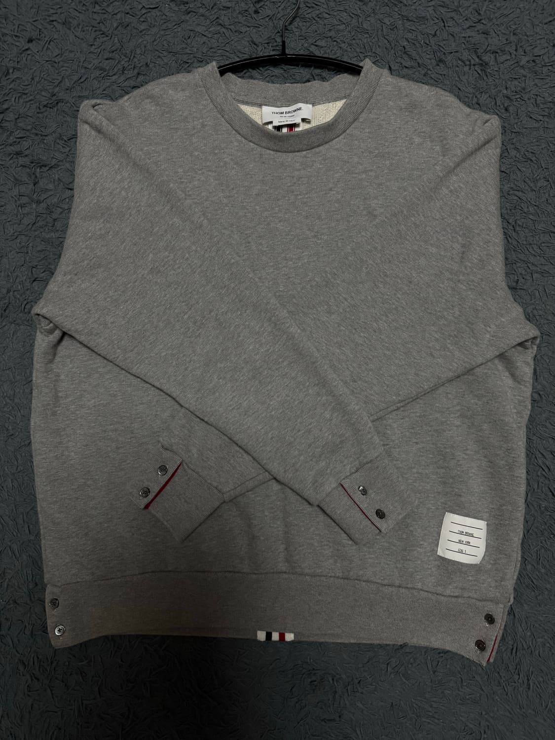 톰브라운 백삼선 맨투맨 5사이즈 그레이 상품이미지1