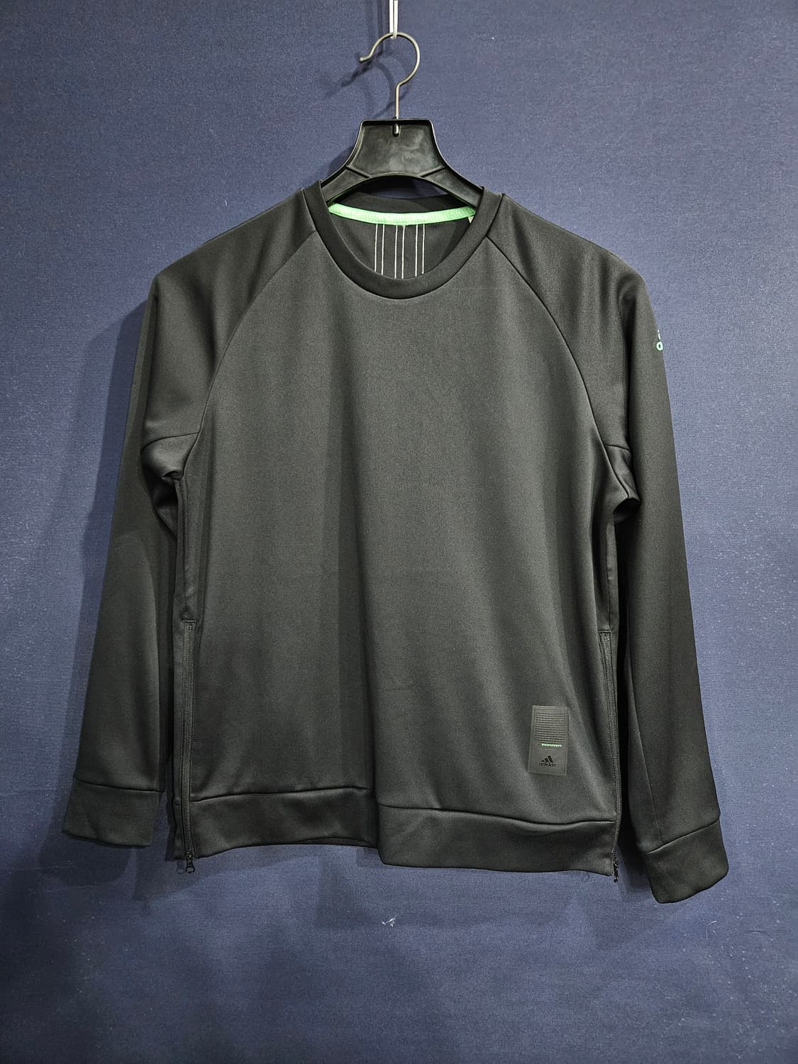 아디다스 삼선 블랙차콜 남성 슬림핏 100 맨투맨  상품이미지1