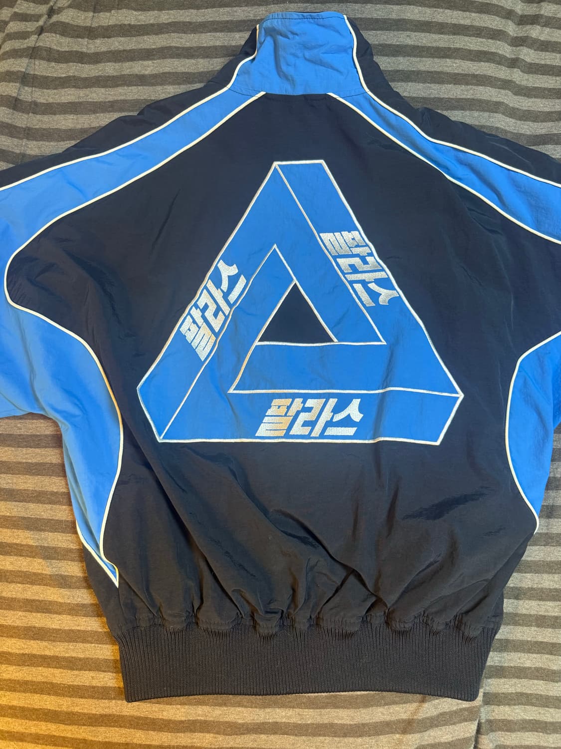 팔라스 서울 2 서울 트랙 자켓 블랙 블루 - 25SS 상품이미지2