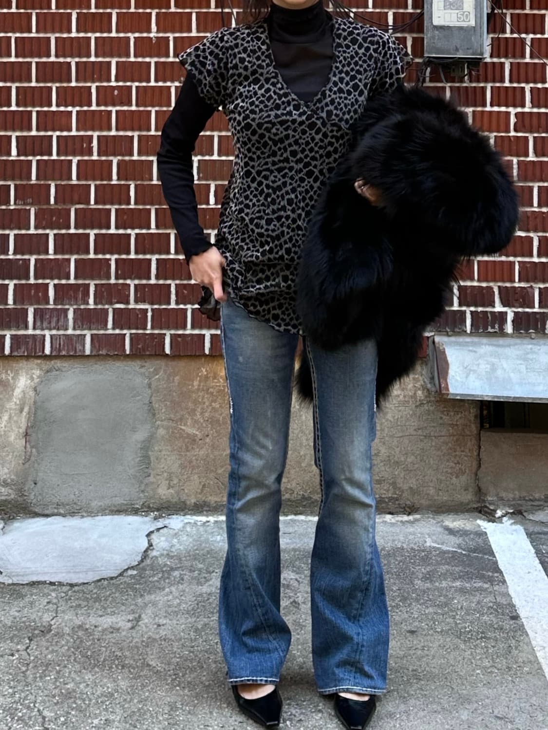 폭스 퍼 자켓 시스루 목폴라 시스루 블라우스 트루조이스퍼티 팬츠 코디 상품이미지3