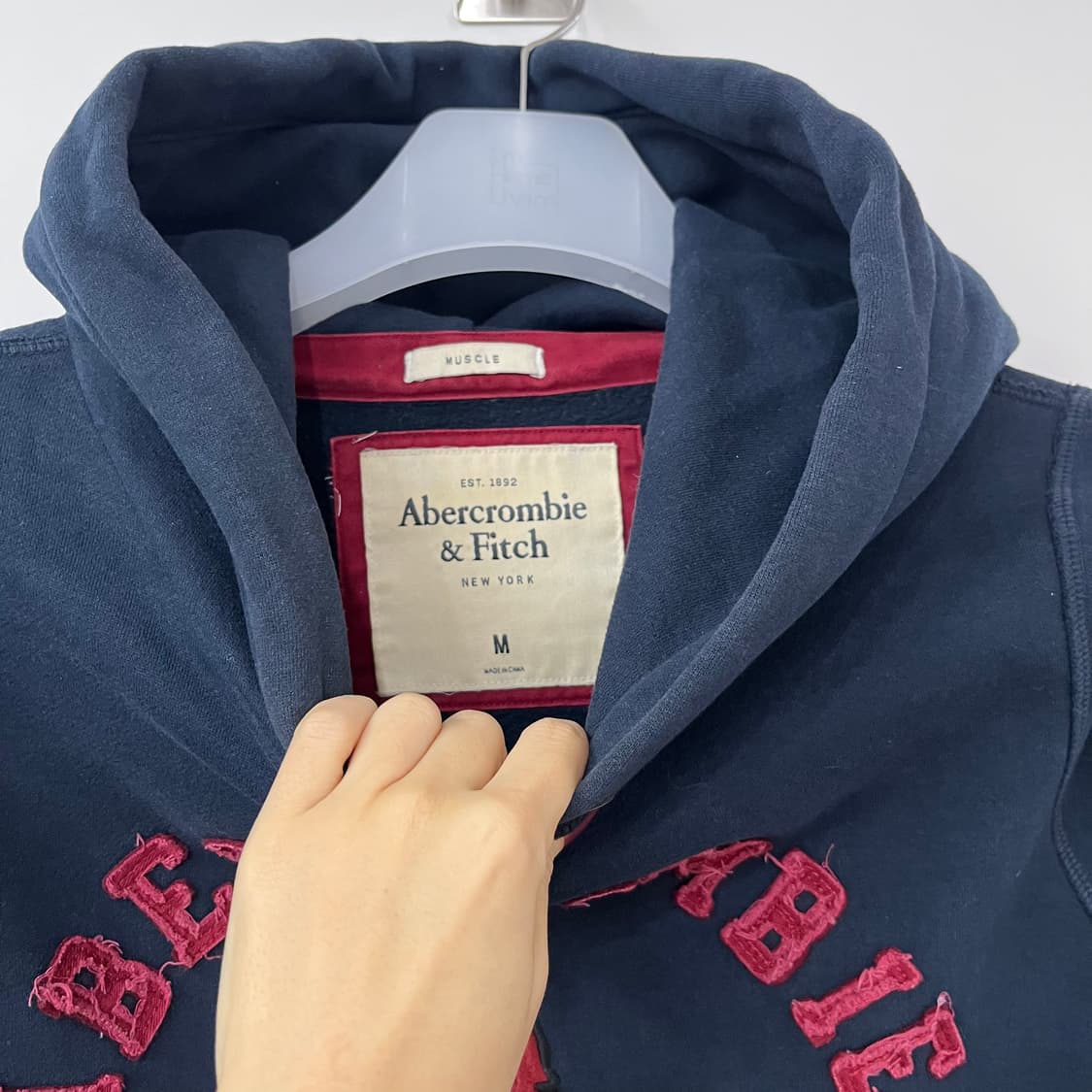 아베크롬비 자수로고 다크네이비 후드티 상품이미지5
