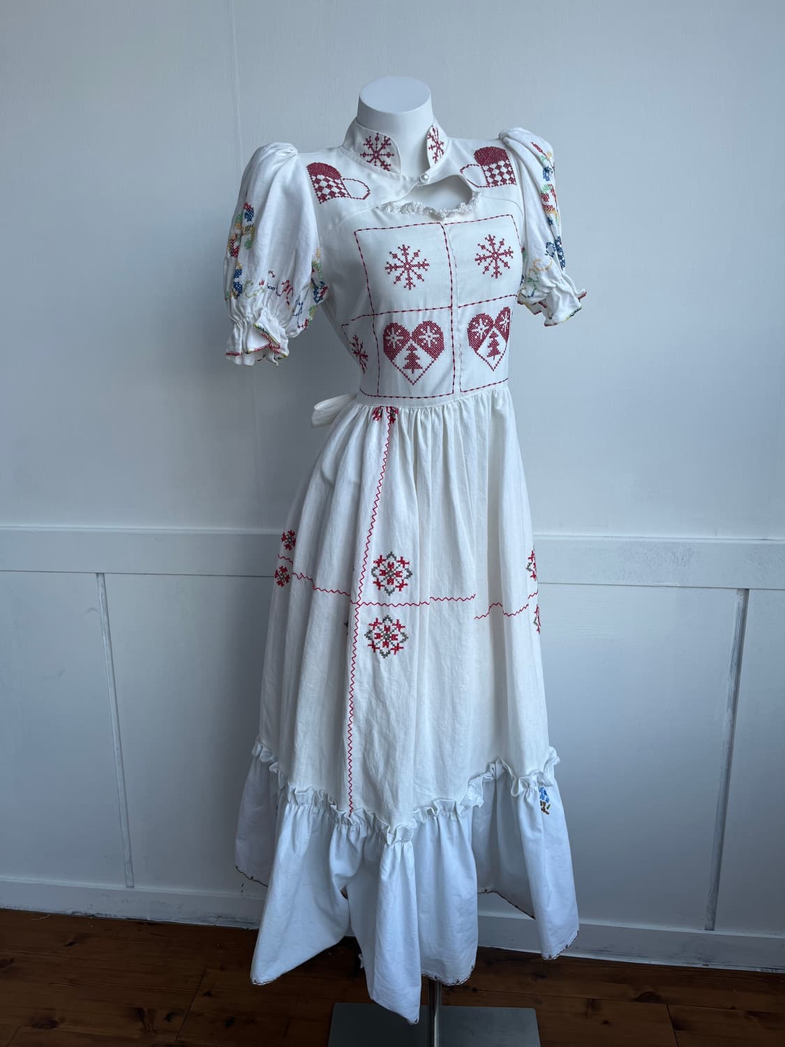 화이트 자수레이스 매듭 롱 원피스 상품이미지1