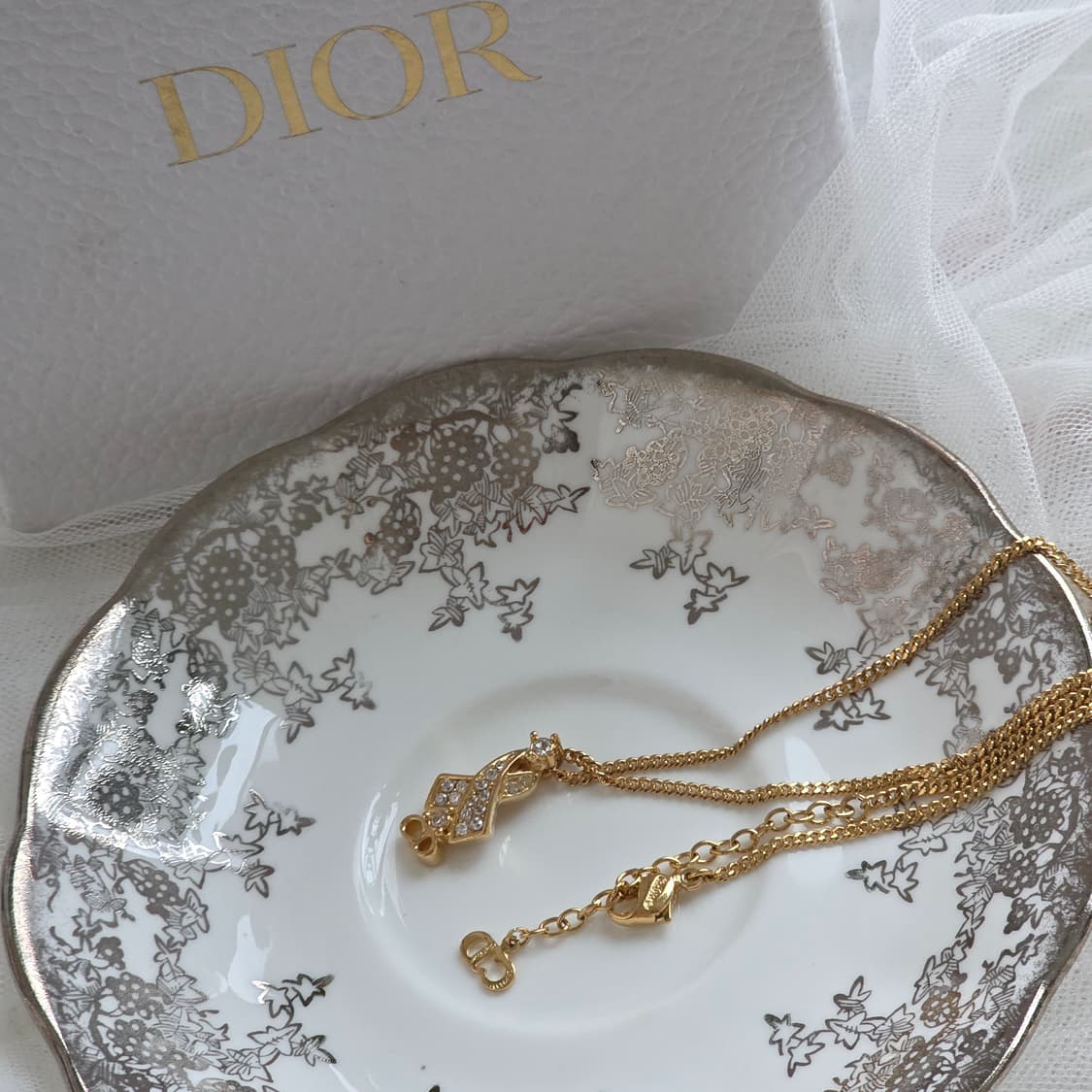 Dior 금장 큐빅 리본 CD 로고 목걸이 상품이미지6