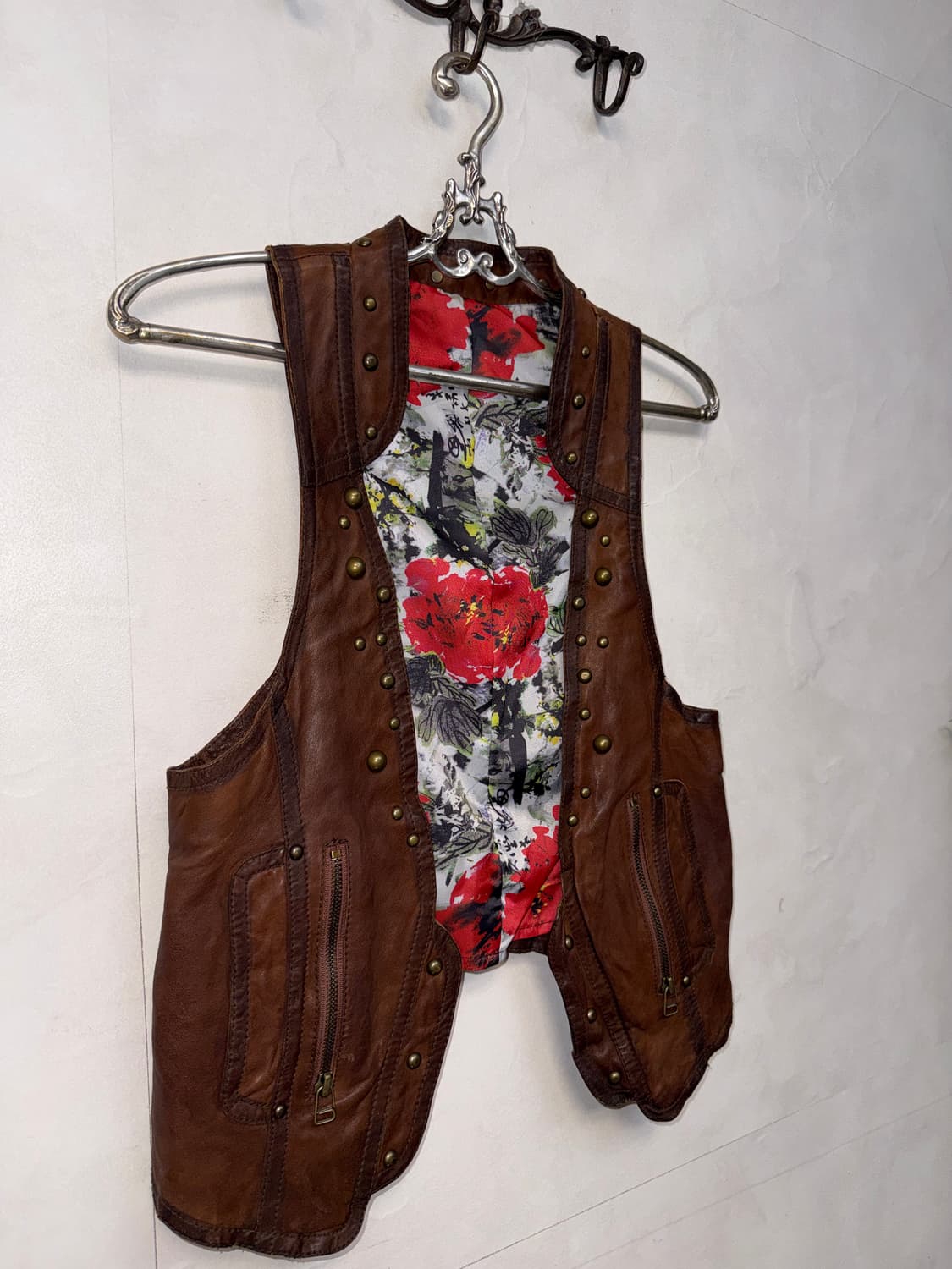 Brown lamb skin western stud buckle vest 상품이미지2