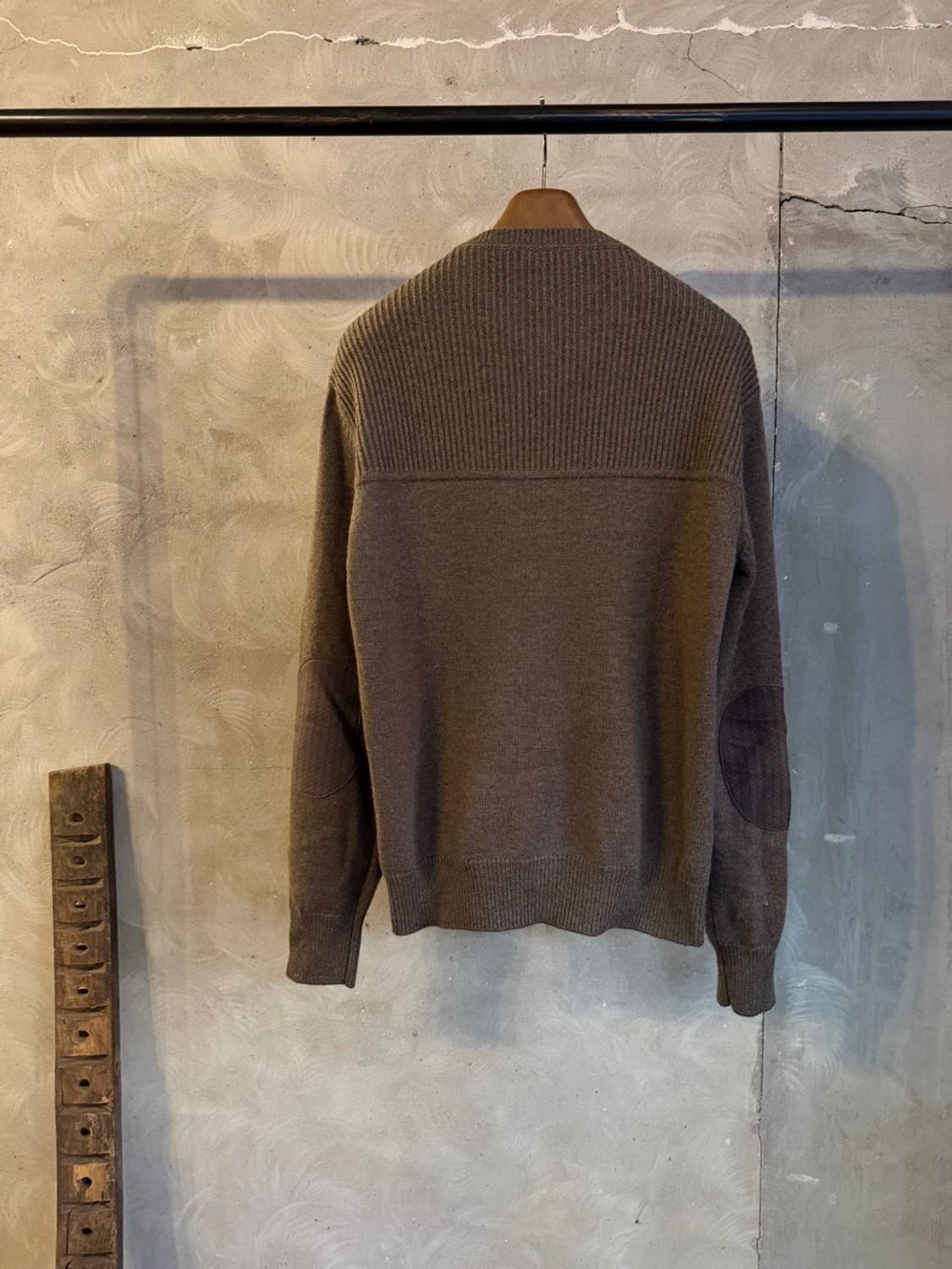 까날리 스웨이드 패치 니트 100 상품이미지7