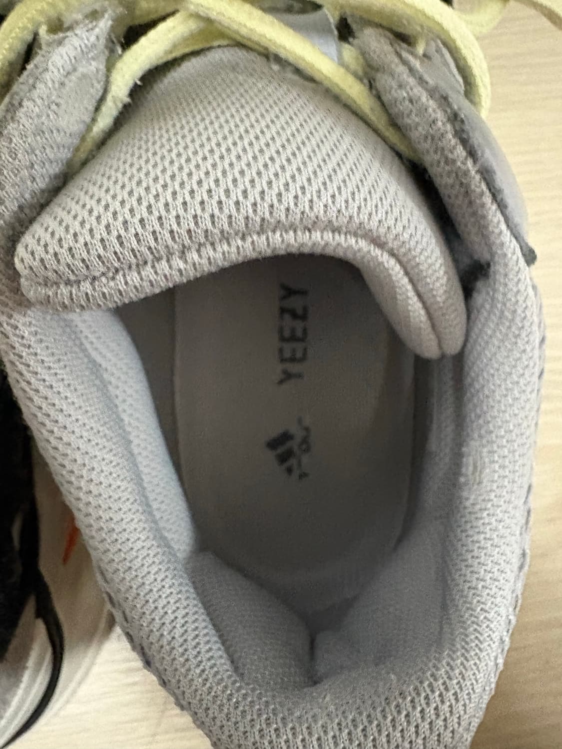 아디다스 이지부스트 700 웨이브러너  상품이미지2