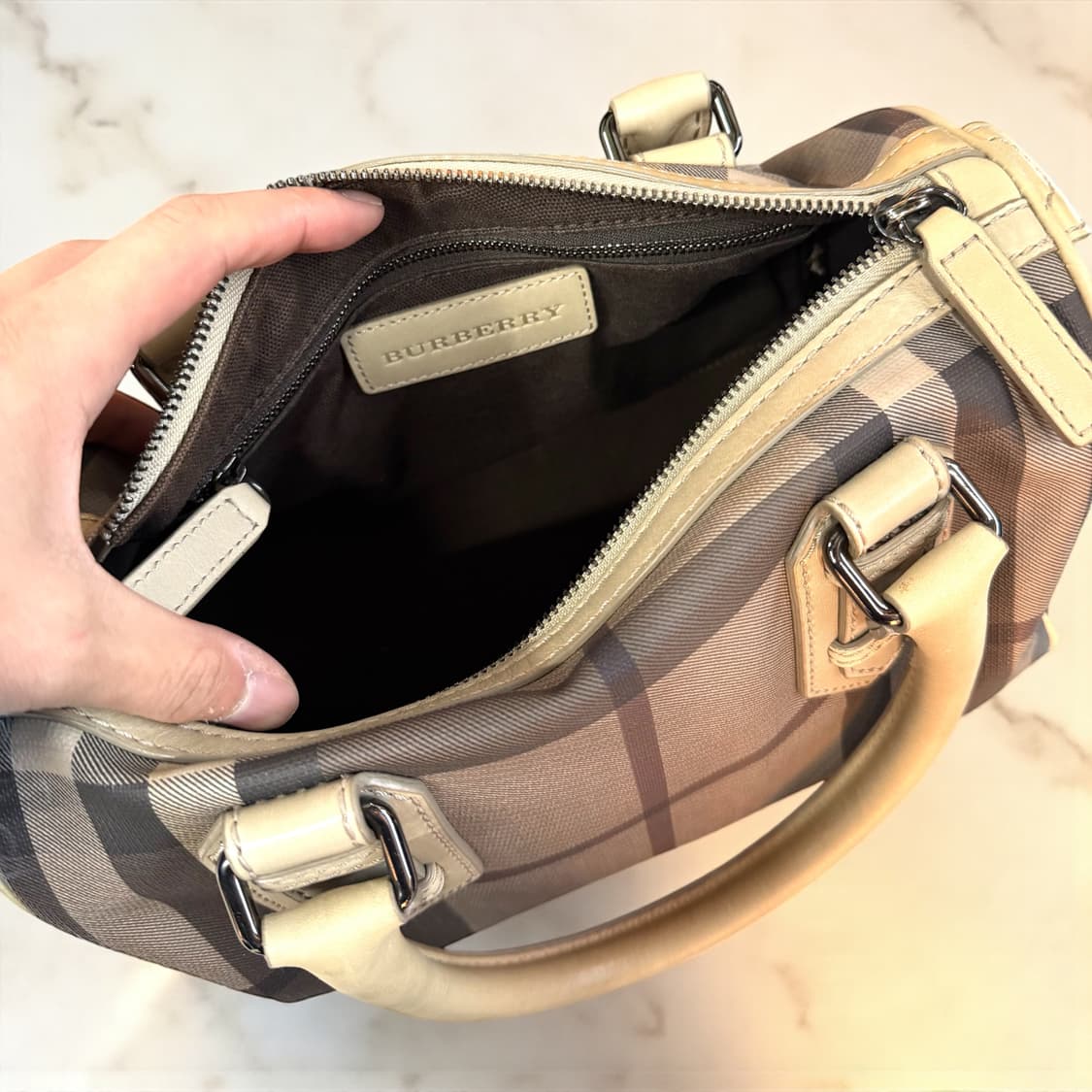 버버리 스모크 체크코팅 체스터 토트백 상품이미지9