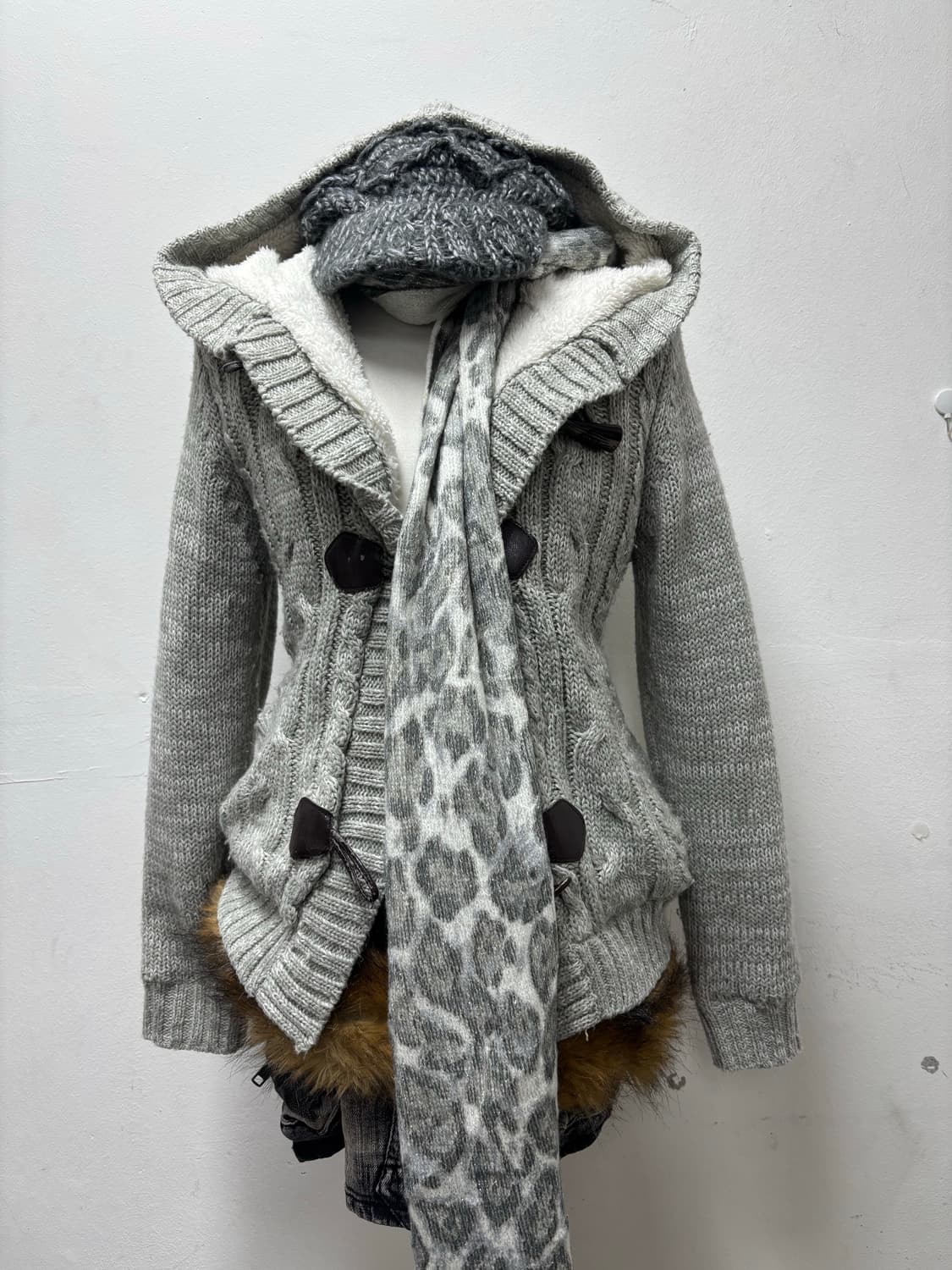 [Colza] Y2K White Fur Knit Hoodie Grey C 상품이미지2
