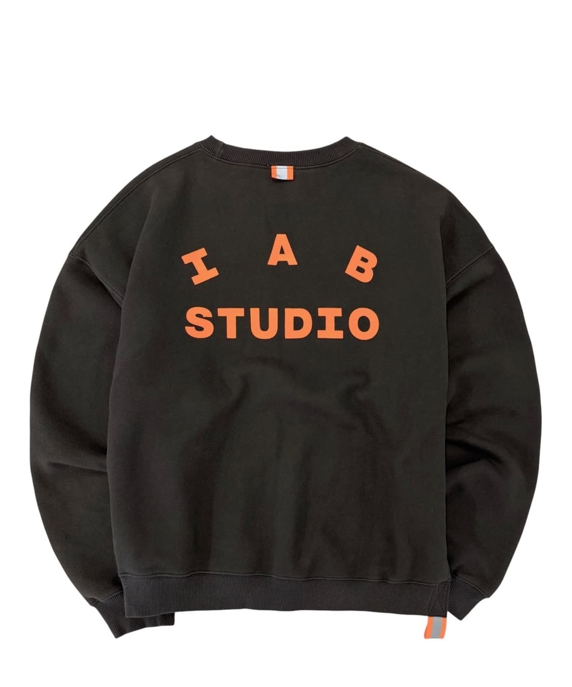 아이앱스튜디오 X 두산 스웻셔츠 맨투맨 딥브라운 (L) 상품이미지8