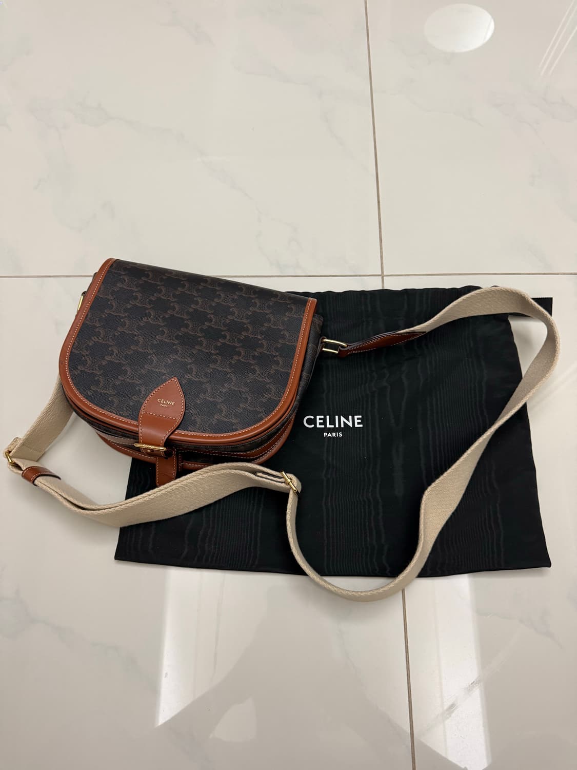 셀린느 트리오페 폴코백 상품이미지1