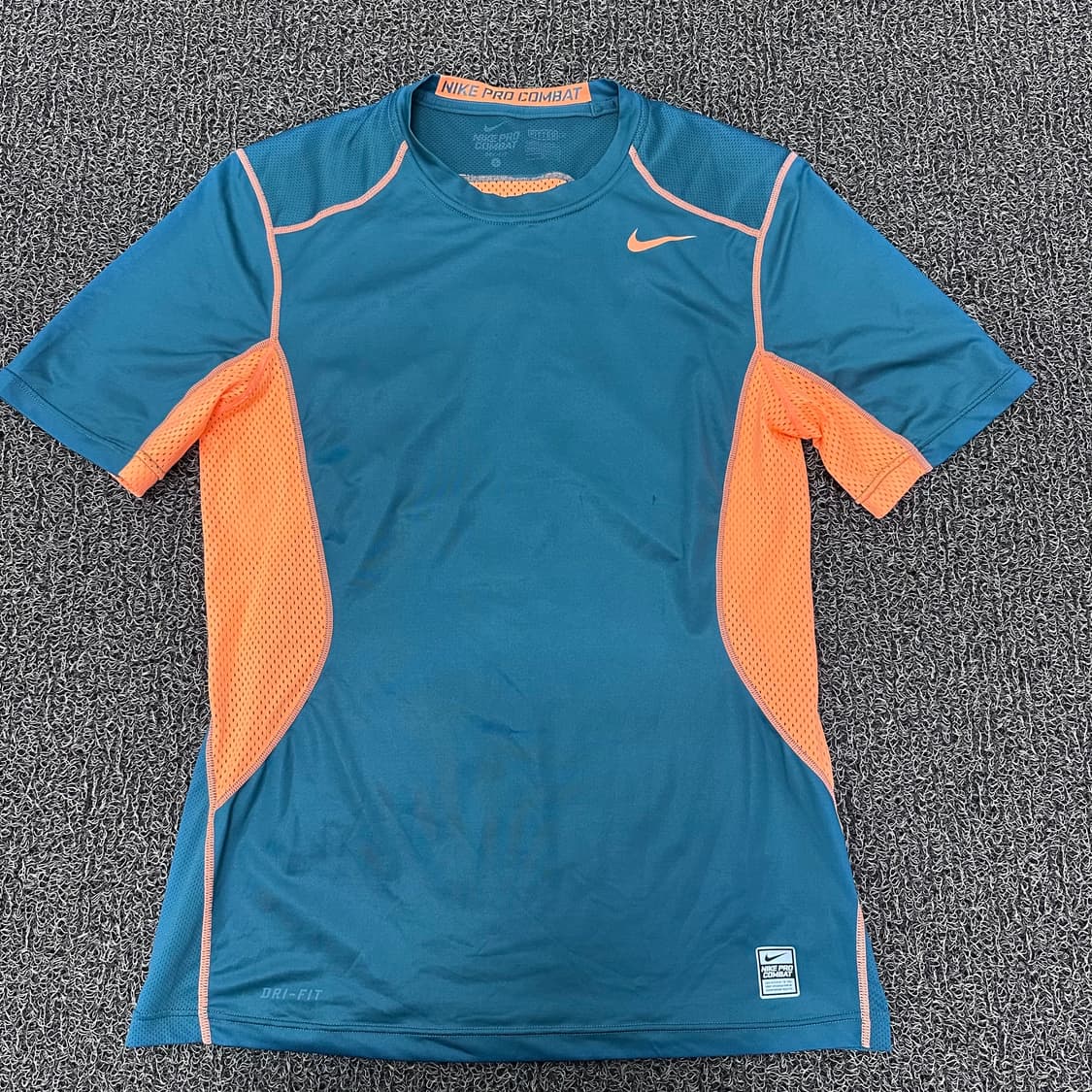 NIKE 나이키 기능성 반팔티셔츠 운동복 100(L) 상품이미지1