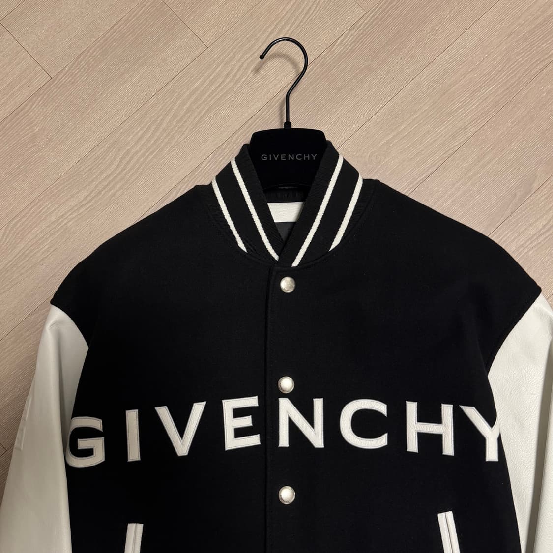 지방시 울 레더 바시티 자켓 블랙 화이트 50 상품이미지3