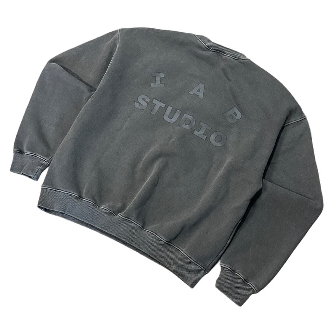 IAB 아이앱 스튜디오 피그먼트 맨투맨 (M-L) 상품이미지1