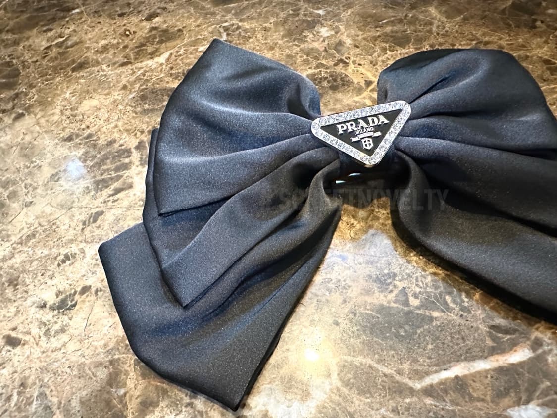 프라다 블랙로고 헤어핀 블랙 상품이미지4