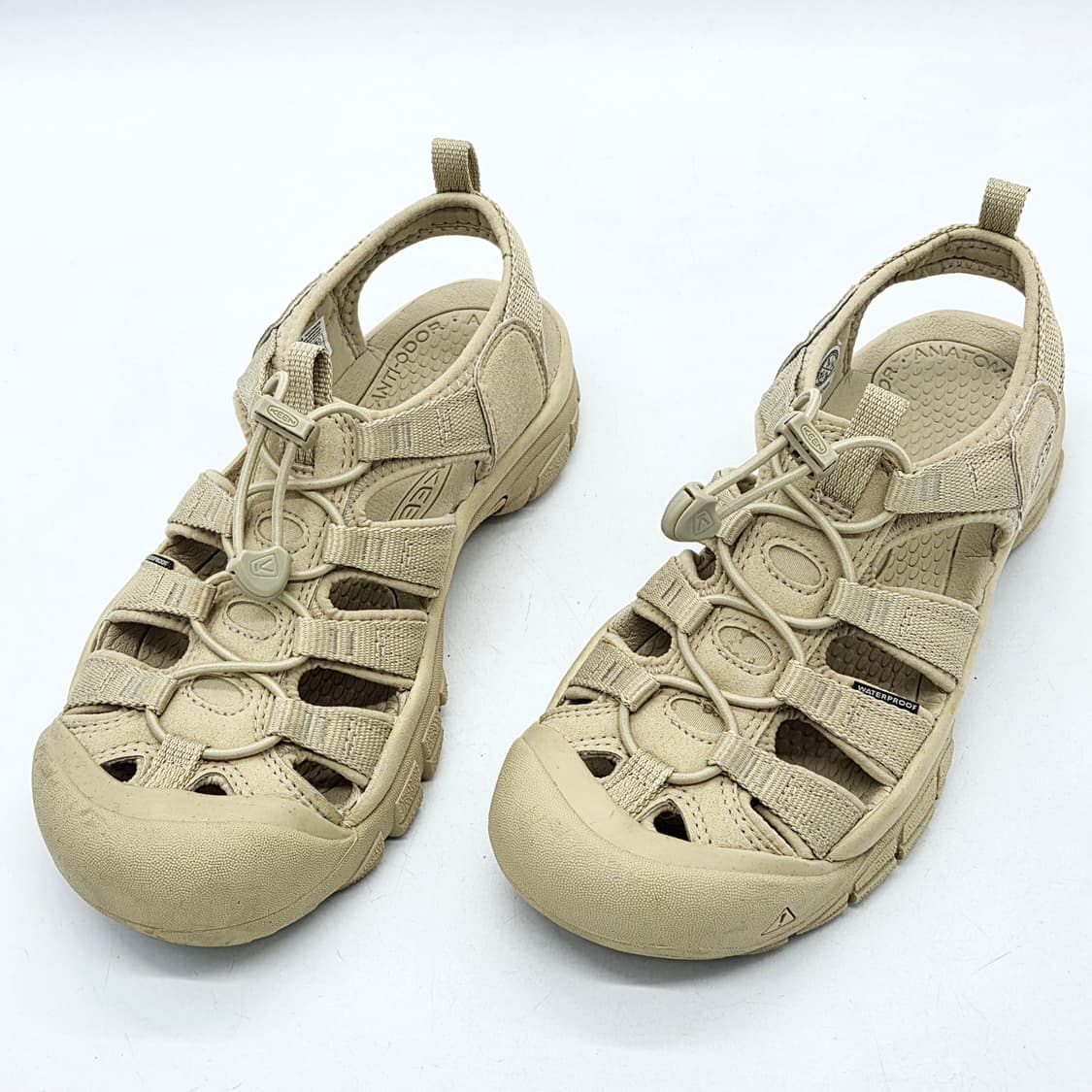  KEEN 우먼스 뉴포트 H2 샌들 베이지 (250)  상품이미지1