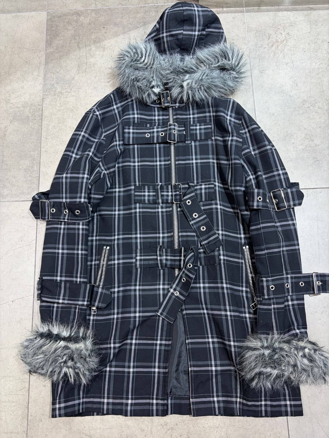 Devlin bass 락펑크 체크 버클 퍼 코트 상품이미지1