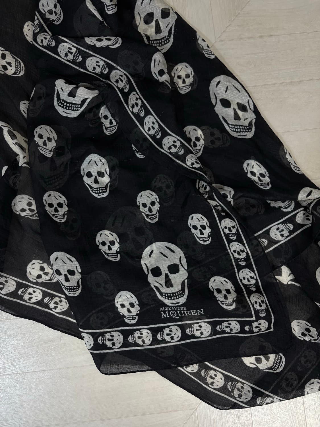 Alexander McQueen Scarf Black 상품이미지3