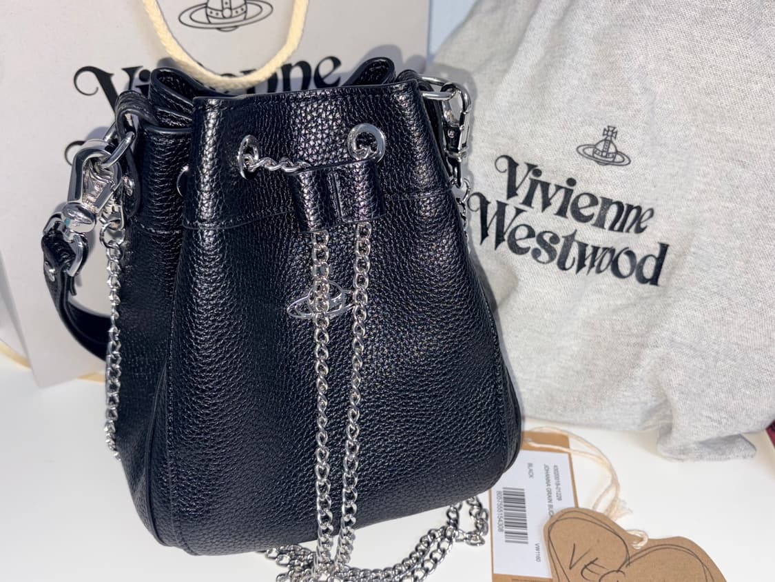 비비안 웨스트우드 조한나 버킷백 체인 크로스백 블랙 상품이미지2