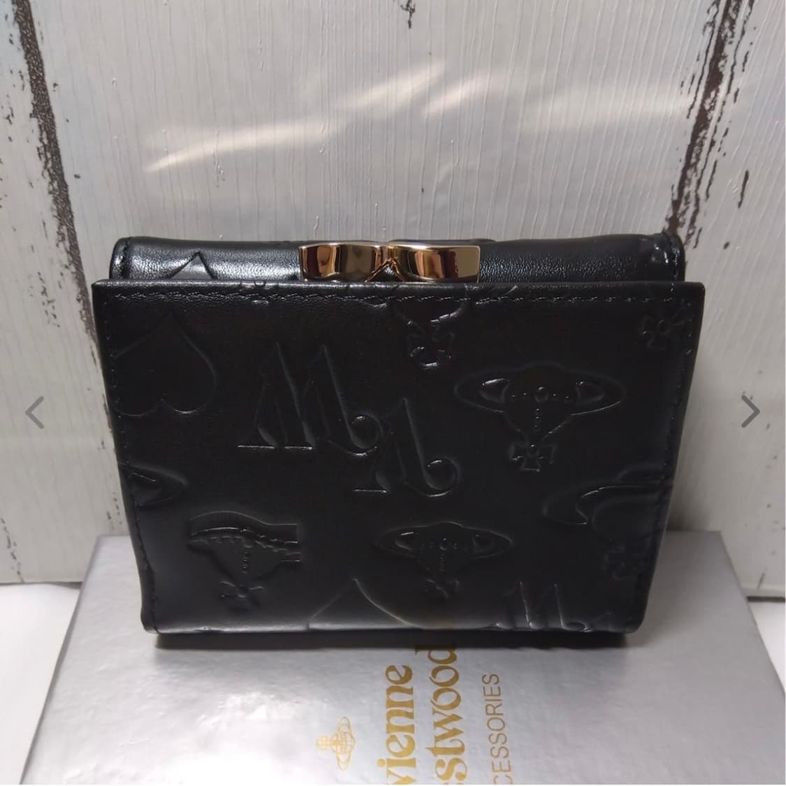 비비안웨스트우드 아카이브 무광 펀칭 레더 금장 orb 하프월렛 반지갑 상품이미지2