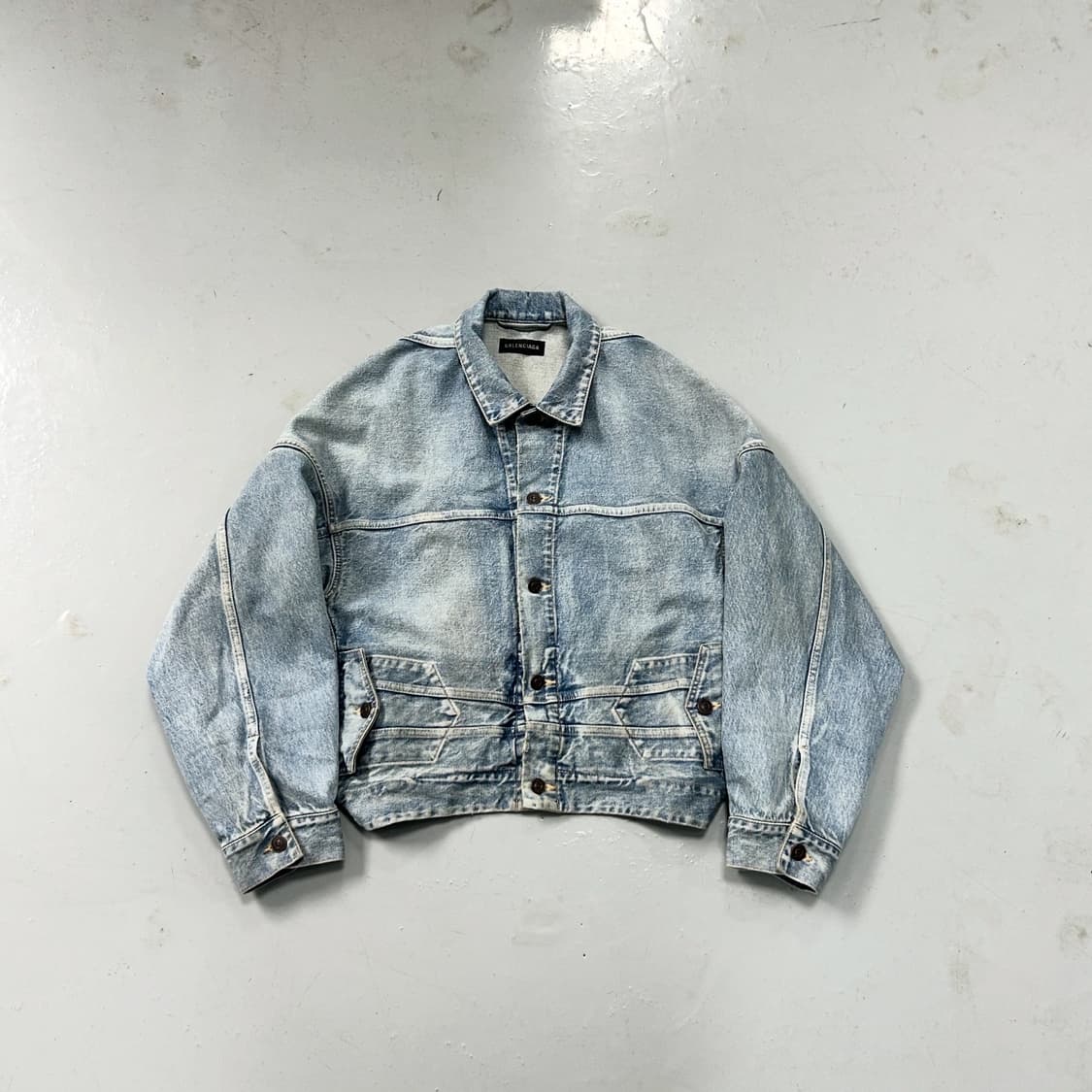 발렌시아가 업사이드 다운 데님 상품이미지1