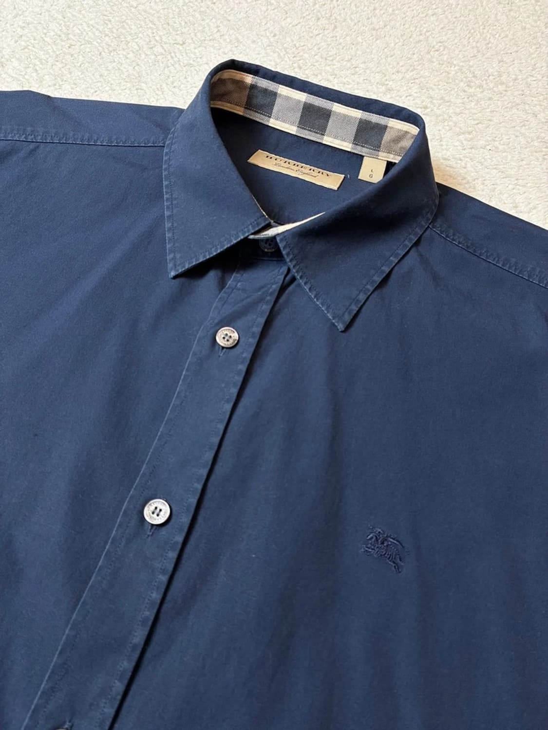 버버리 기마로고 안감 노바체크 솔리드 셔츠 PN7236 상품이미지3