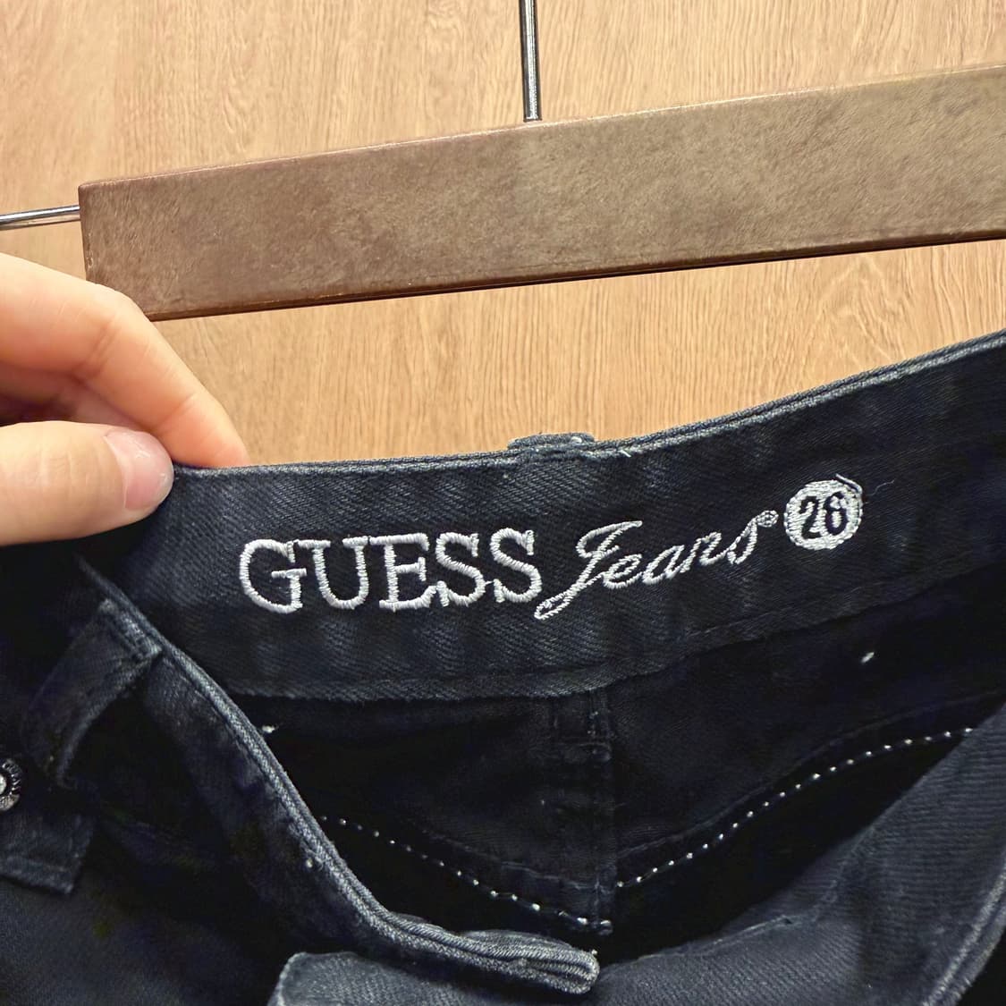 게스 진스 코튼 미니 스커트 로고 레터링 자수 큐빅 장식 H라인 블랙 상품이미지7