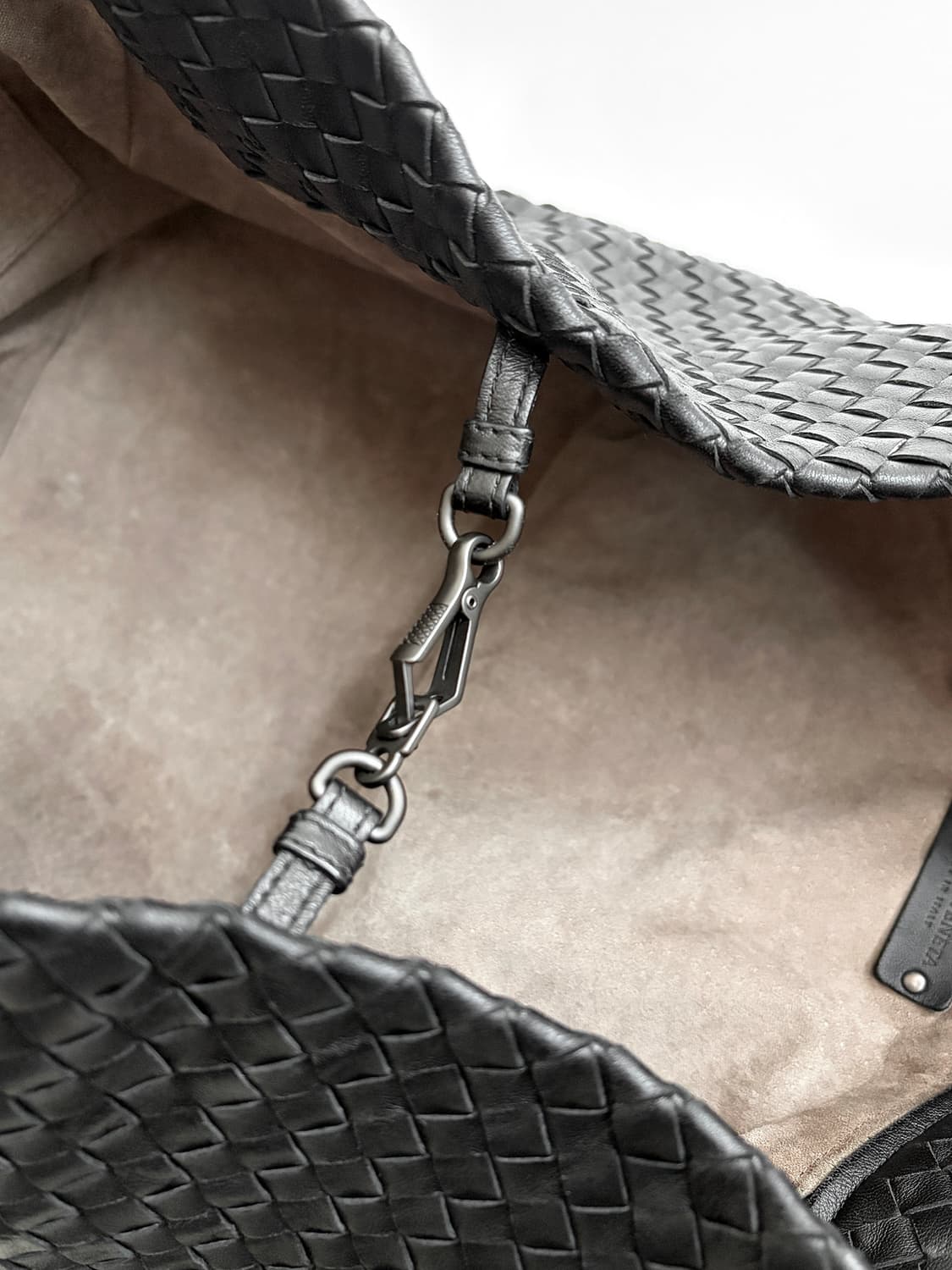 보테가베네타 인트레치아토 체스타 숄더백 라지 판매합니다. 상품이미지4