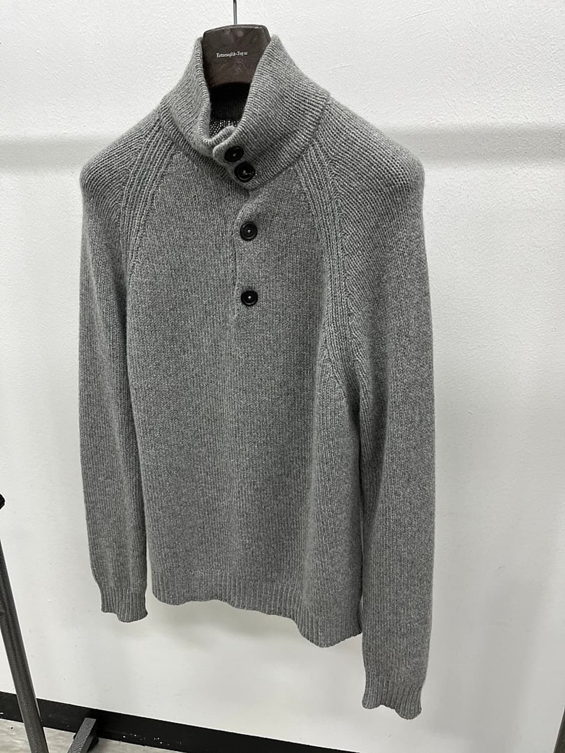 105) 에르메스 캐시미어 버튼니트  상품이미지1