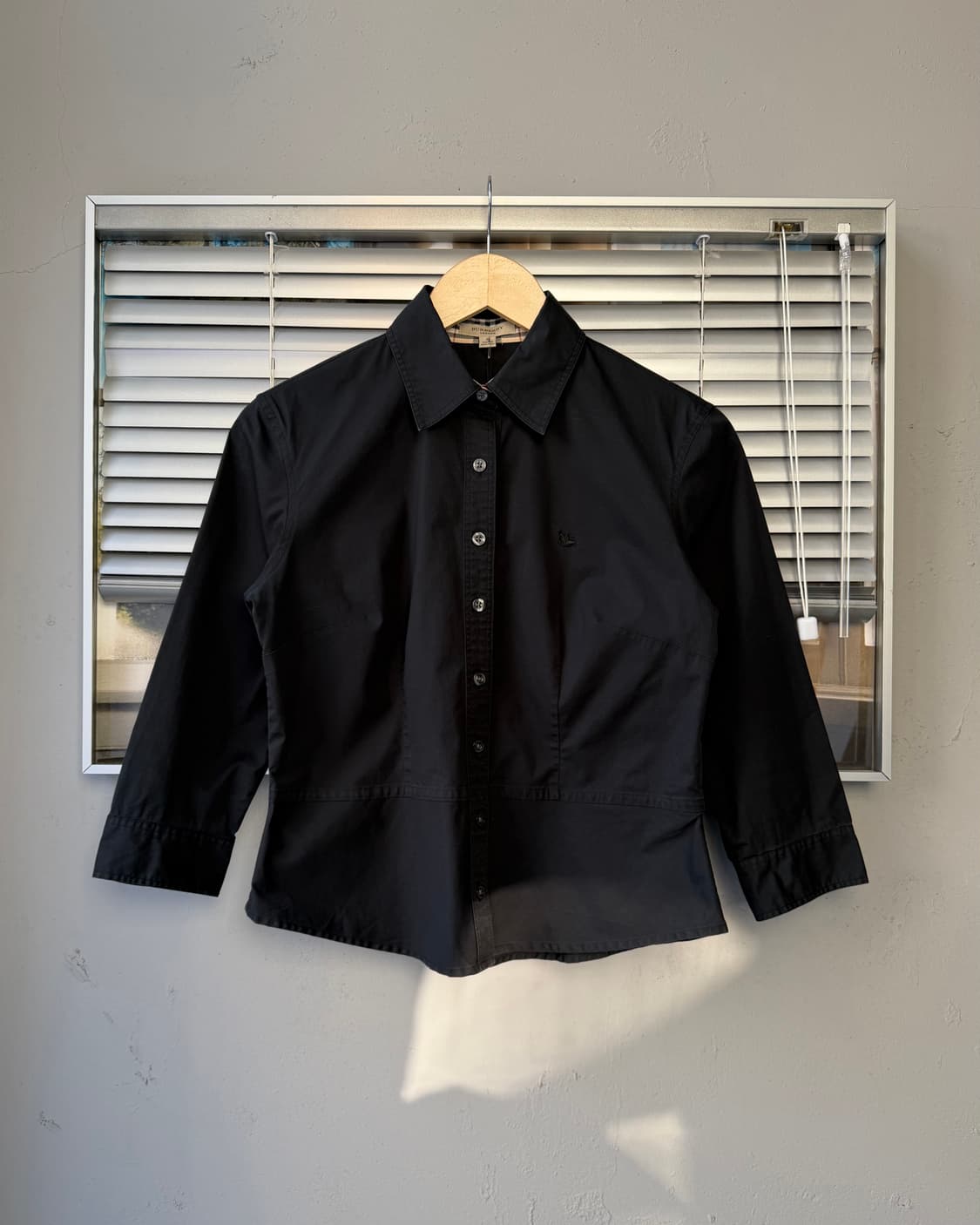 BURBERRY women's black crop shirt 상품이미지1