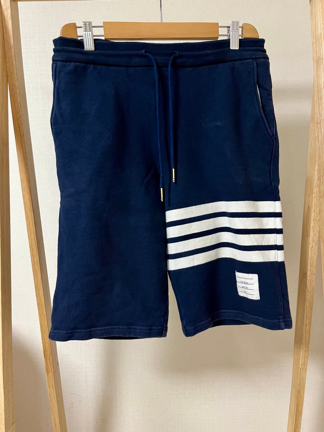 톰브라운 네이비 4선 반바지 사이즈 2 정품 상품이미지1