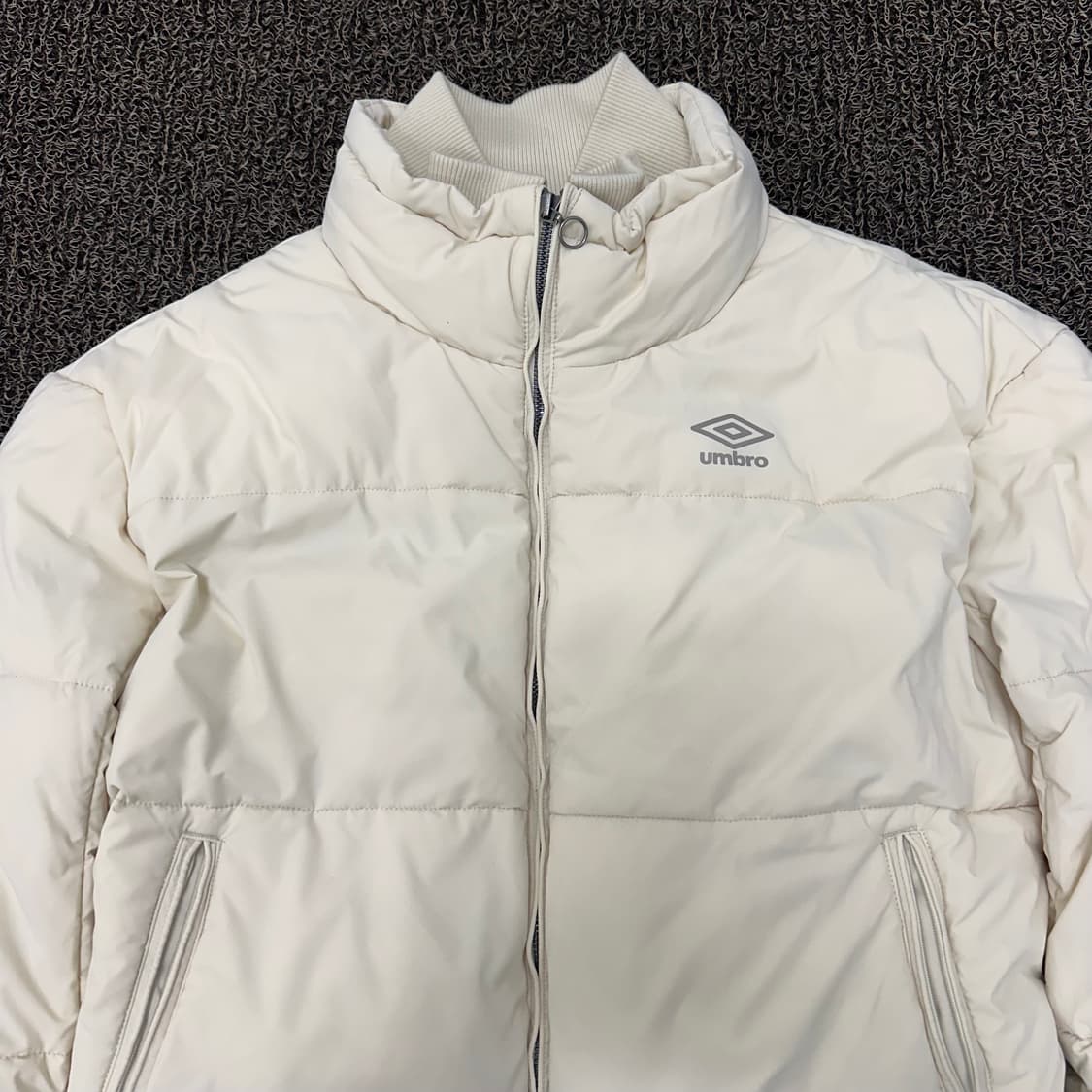 엄브로 여성 스카치 로고 크롭 패딩 점퍼 80(2XS) 상품이미지2