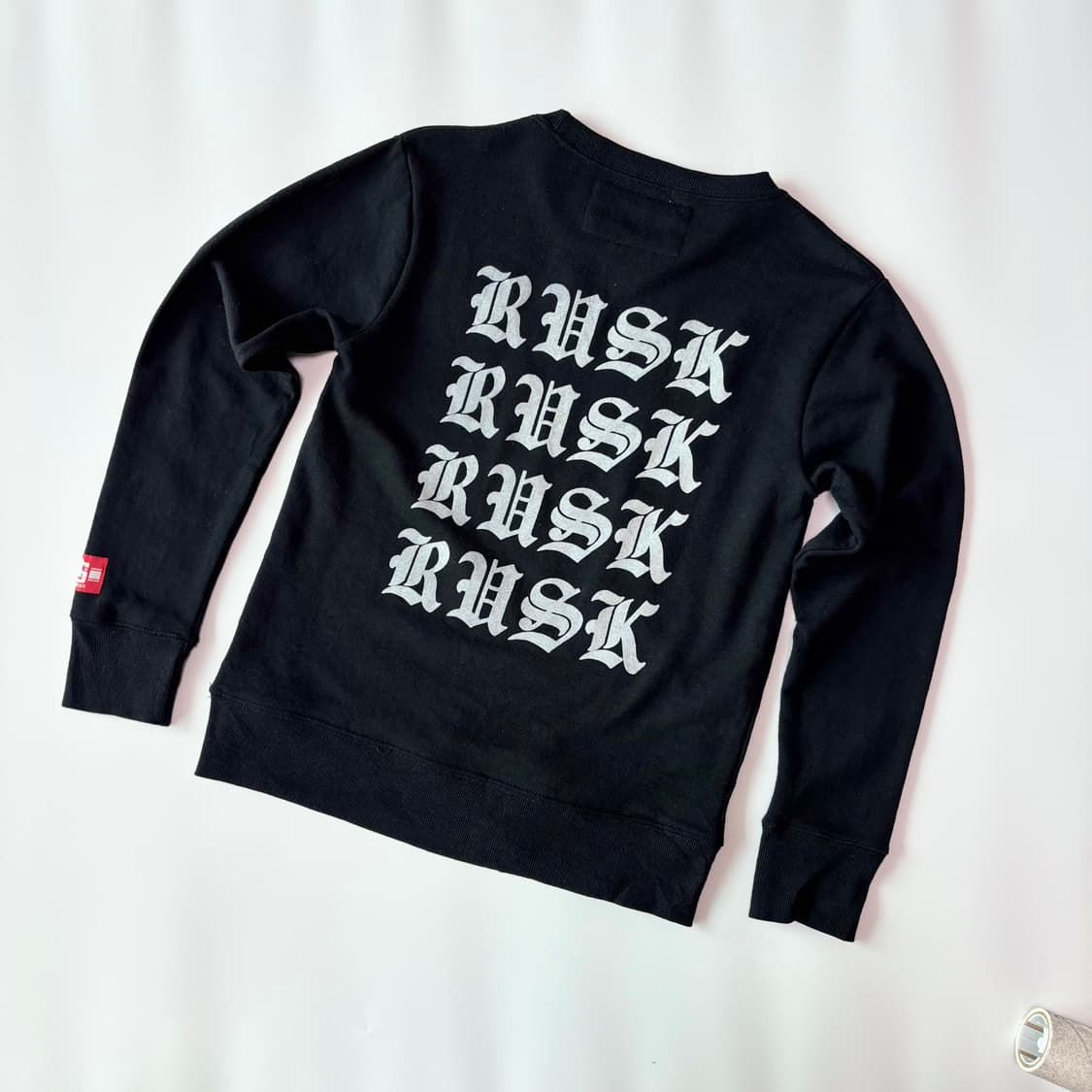 RUSK 고딕 그래픽 블랙 롱 슬리브 스웨트셔츠 상품이미지1