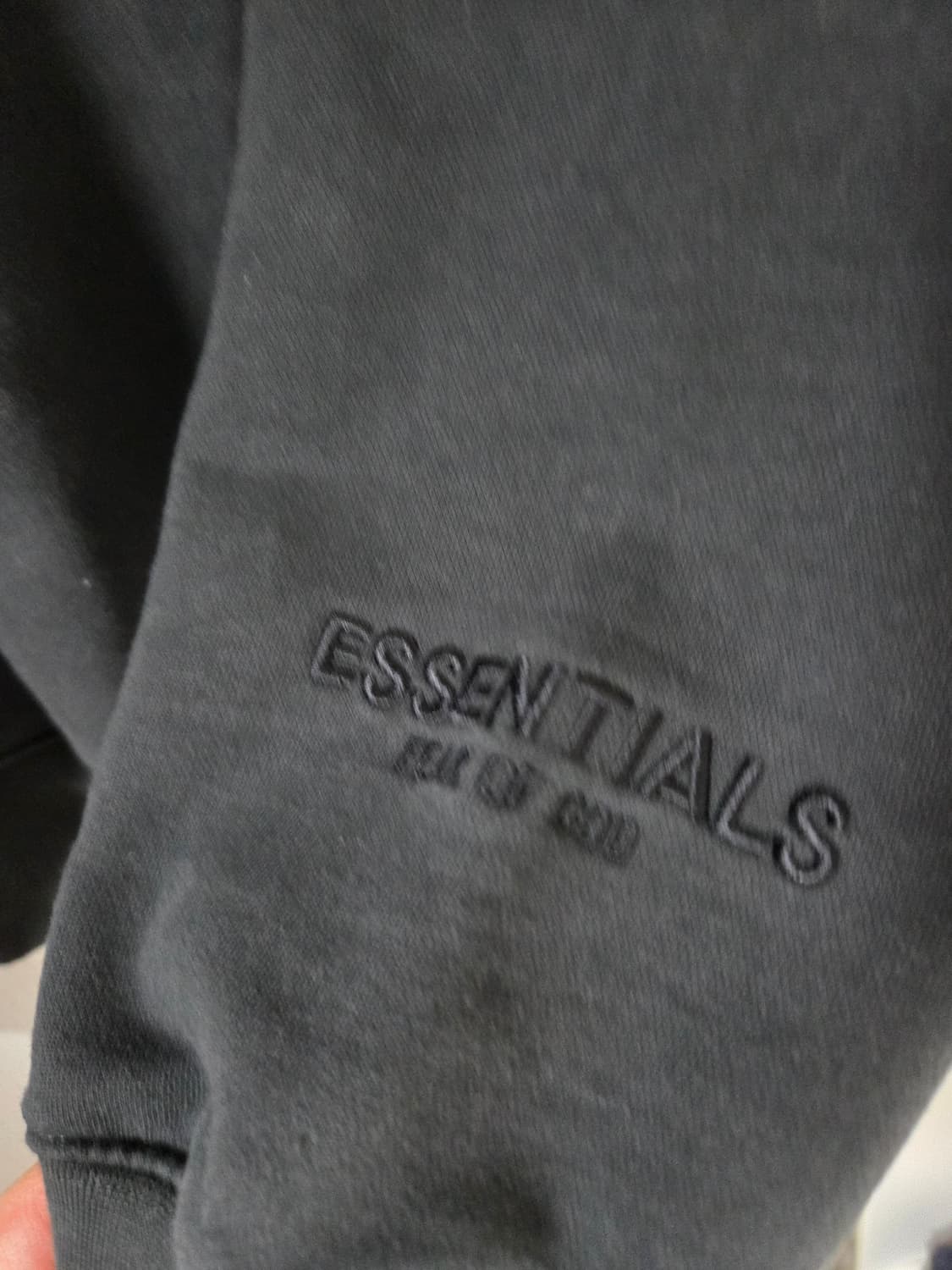 에센셜 피오갓 블랙 기모 맨투맨 티셔츠 상품이미지3