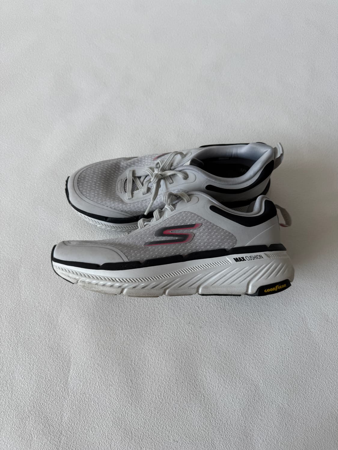 [250]스케쳐스(Skechers) MAX CUSHION 런닝화 상품이미지1